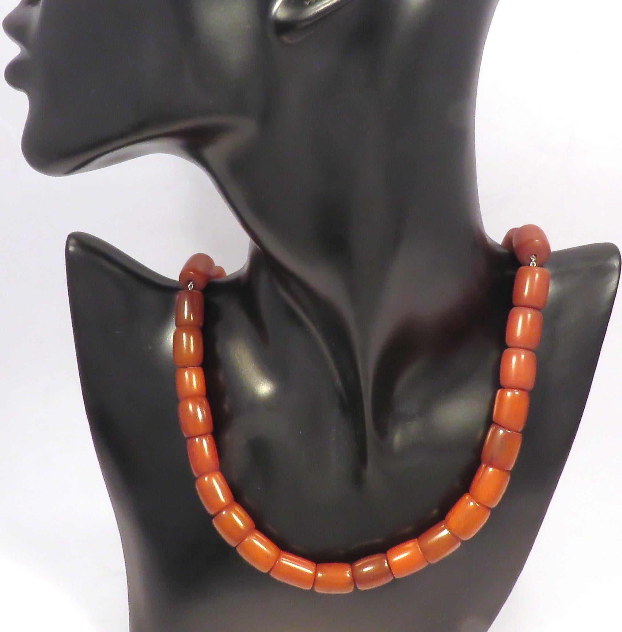 Necklace characterized by the warm color of the brownish resin resembling amber. The stones are inserted into a sterling silver chain with 9 karat rose gold ending and clasp. The necklace length is adjustable from 500 mm to 540 mm / from 19.685