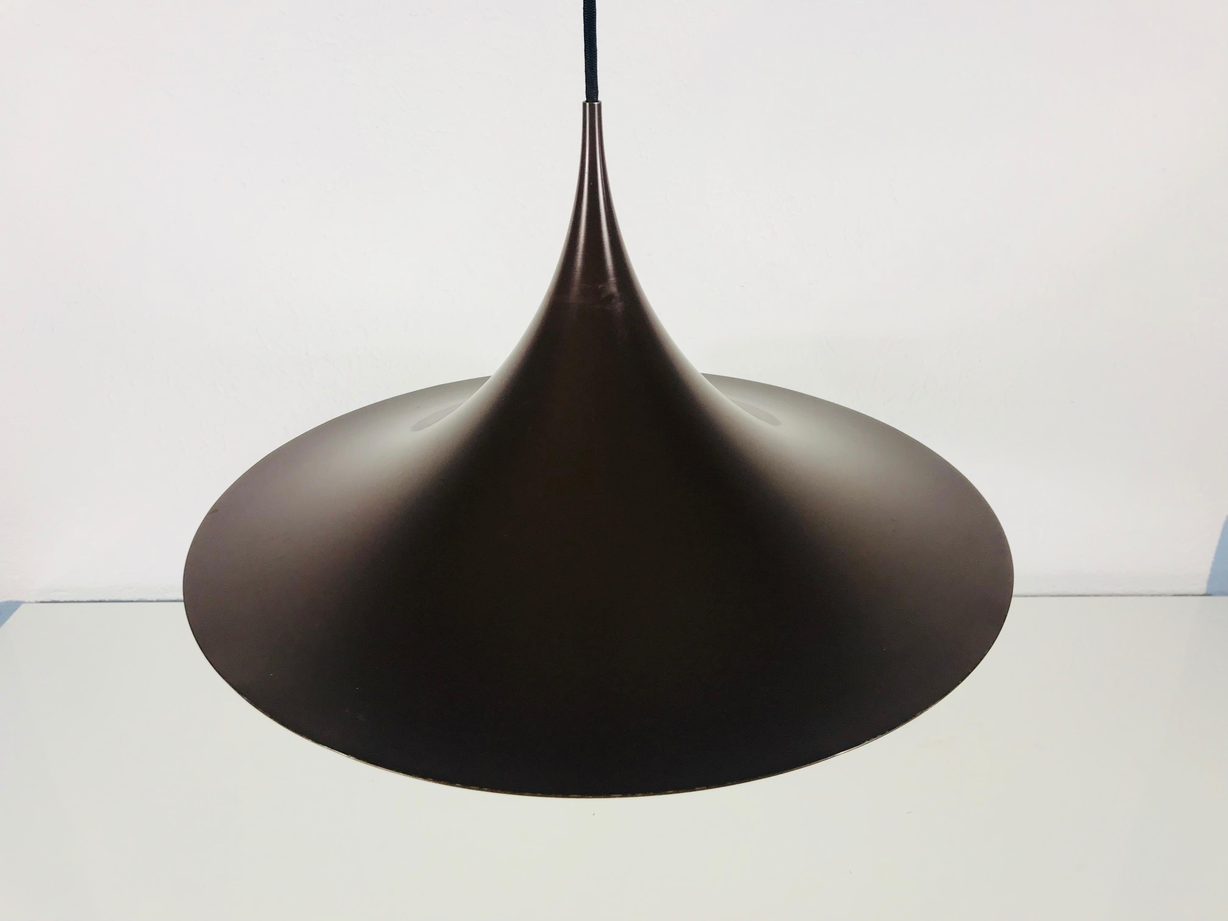 Fin du 20e siècle Lampe à suspension ronde marron de Fog &amp;amp; Mrup, années 1970 en vente