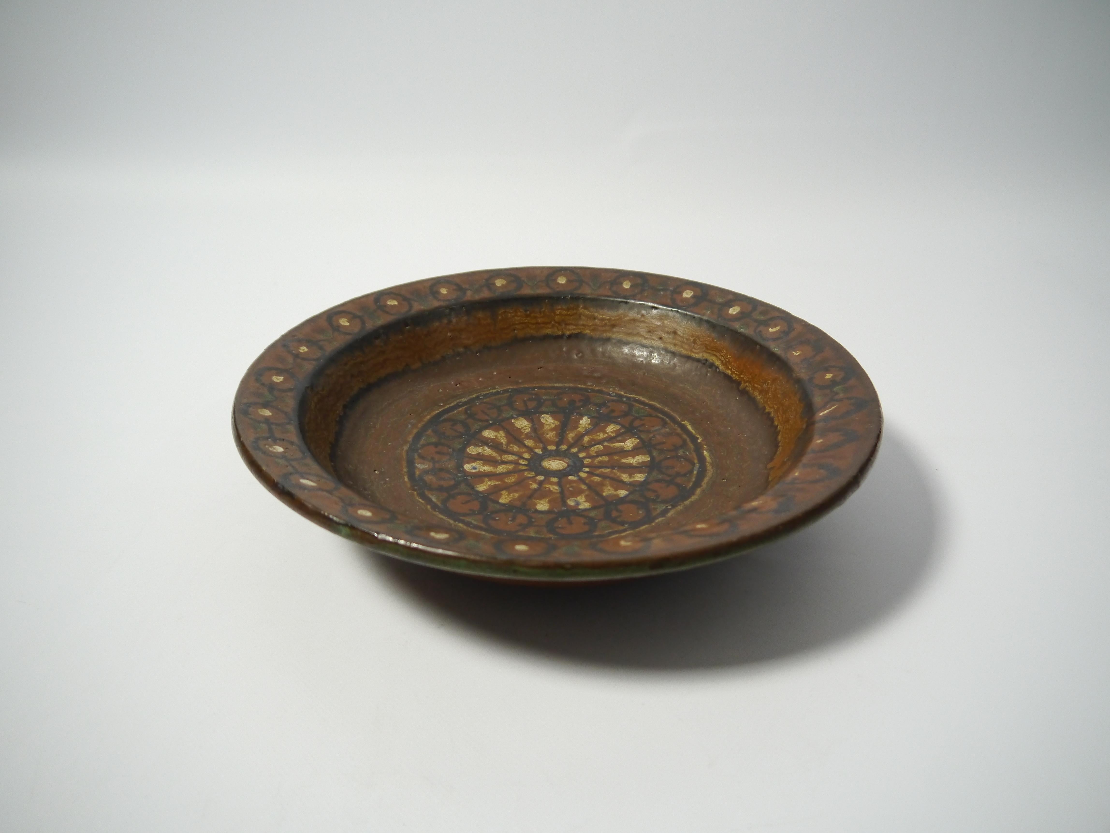 Rustic glazed brown ceramic platter by Otto Mulders, Halden Norway 1970s. Boho Chic / Wabi Sabi style. 