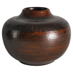 Vase en grès émaillé au sel brun, créé par Arthur Andersson pour Wallåkra