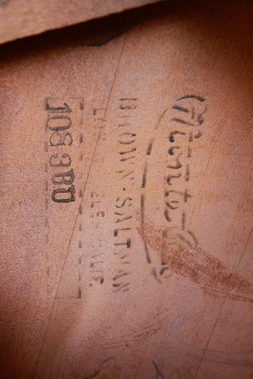 Chêne Brown Saltman, table basse en Oak A la manière de Guillerme et Chambron en vente