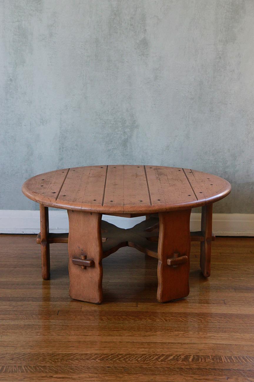 Brown Saltman, table basse en Oak A la manière de Guillerme et Chambron en vente 2