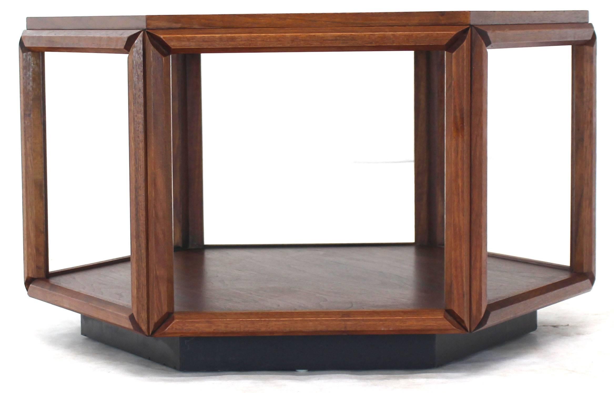 Brown Saltman Hexagonal End Coffee Table with Sunburst Inlay In Good Condition For Sale In Rockaway, NJ
