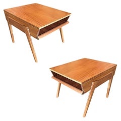 Mesa auxiliar con bandeja para revistas Brown Saltman de John Keal, Pareja