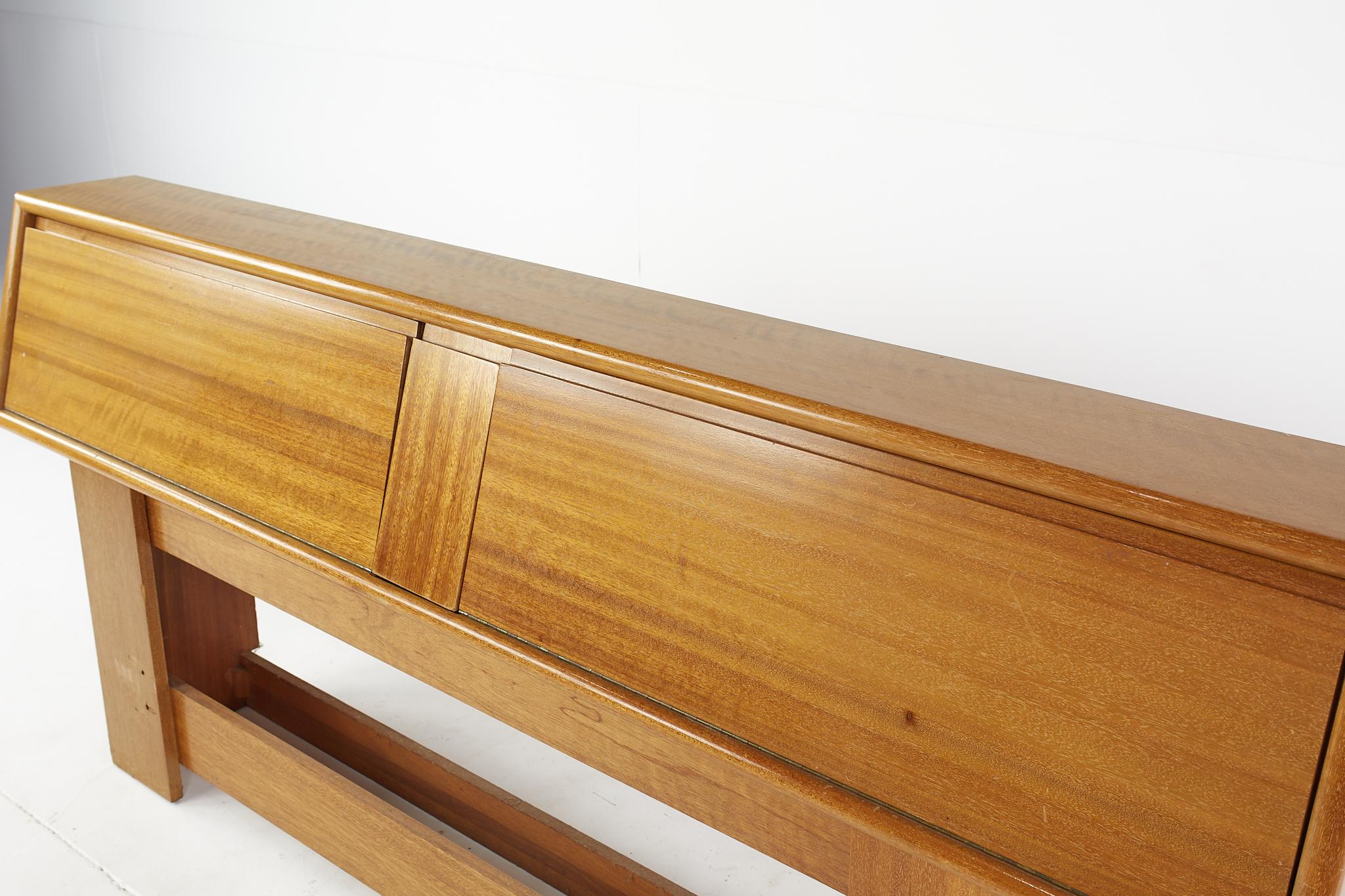 Cabecero de almacenamiento Mid Century Brown Saltman en Bueno estado para la venta en Countryside, IL