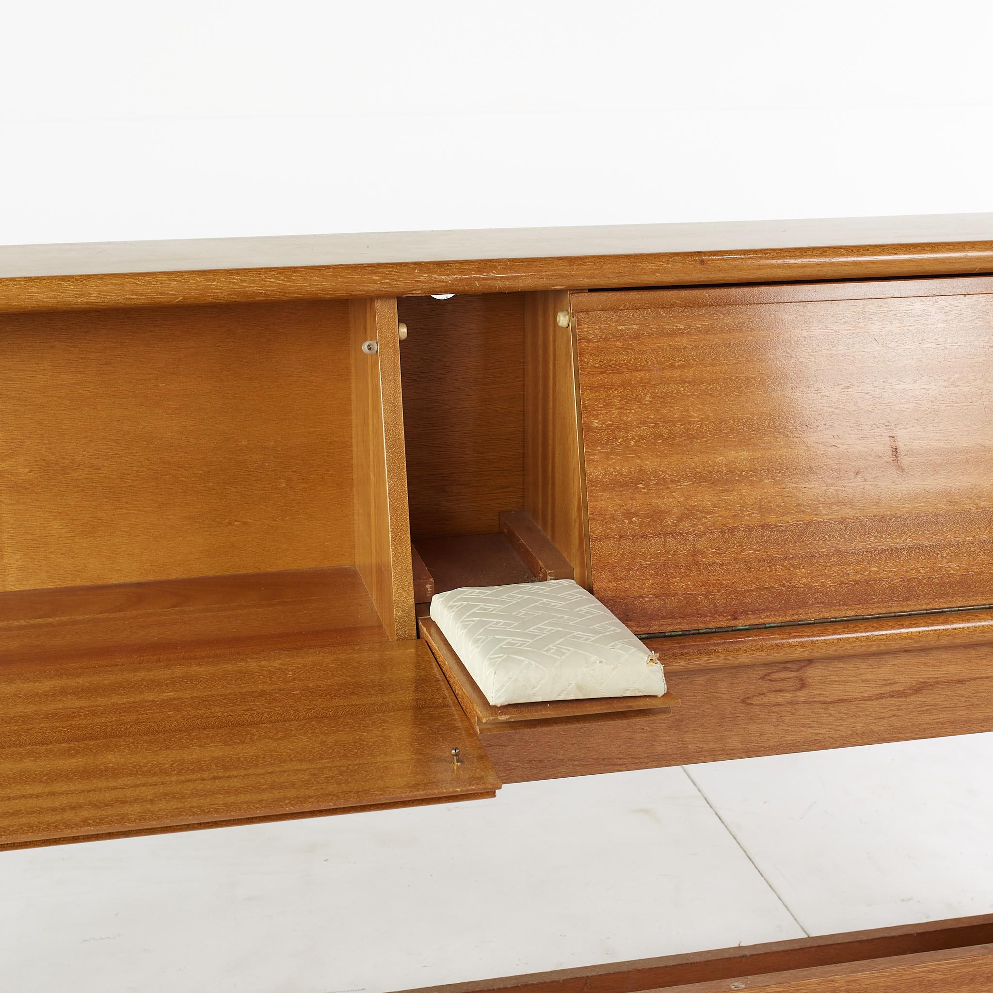 Cabecero de almacenamiento Mid Century Brown Saltman en venta 1