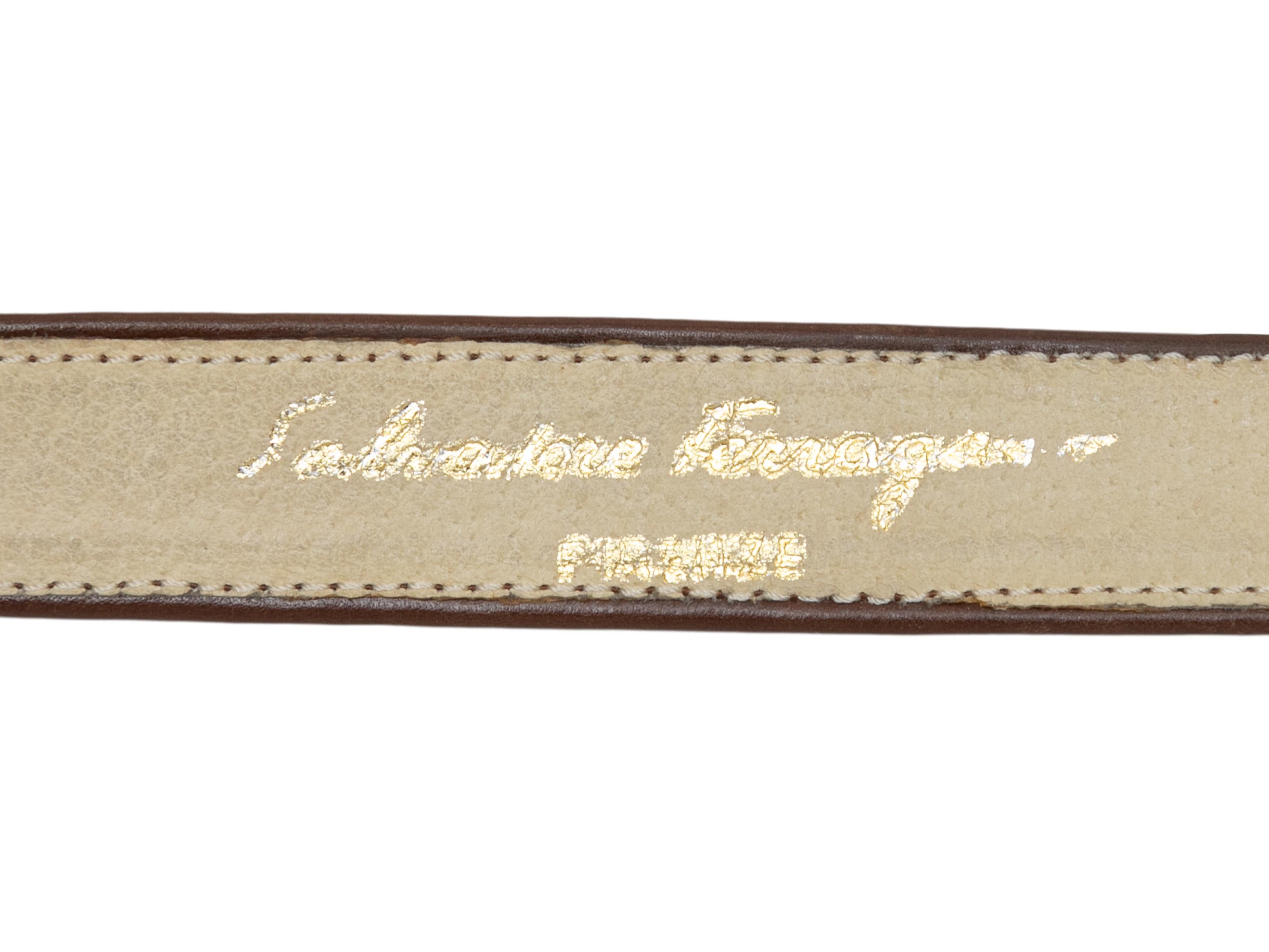 Cintura in pelle marrone di Salvatore Ferragamo. Chiusura con ferramenta dorata. Larghezza 1