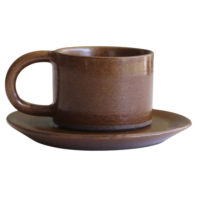 https://a.1stdibscdn.com/brown-set-of-4-espresso-cups-with-saucers-for-sale/f_17062/f_367981321698327226845/f_36798132_1698327227419_bg_processed.jpg?width=768