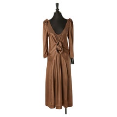Abito da cocktail in seta e chiffon di seta marrone con fiore in tessuto Sonia Rykiel