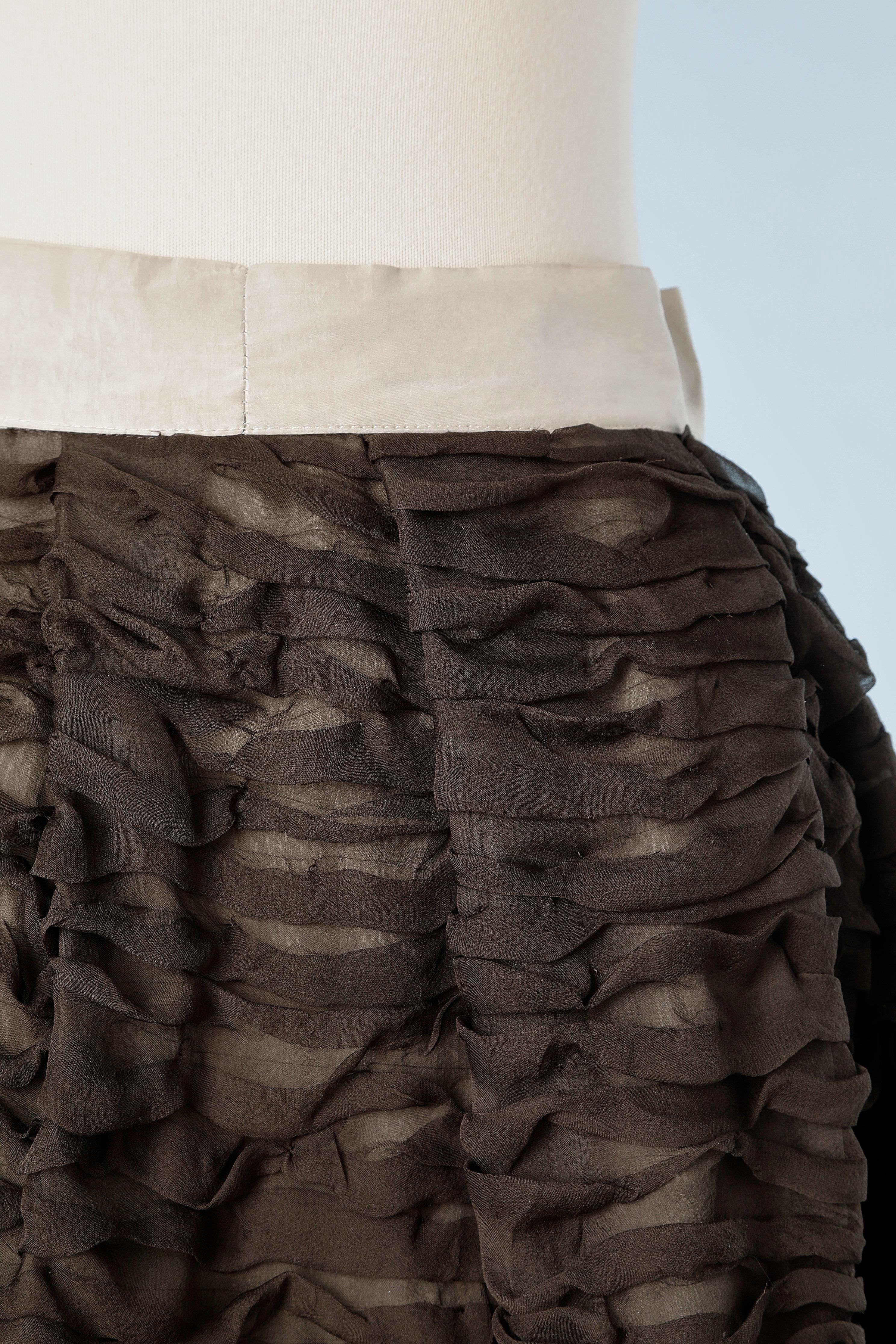 Brown silk chiffon ruffled skirt with side pockets. Silk lining. 
Zip and hook&eye in the middle back. 
SIZE 38 (Fr) S 