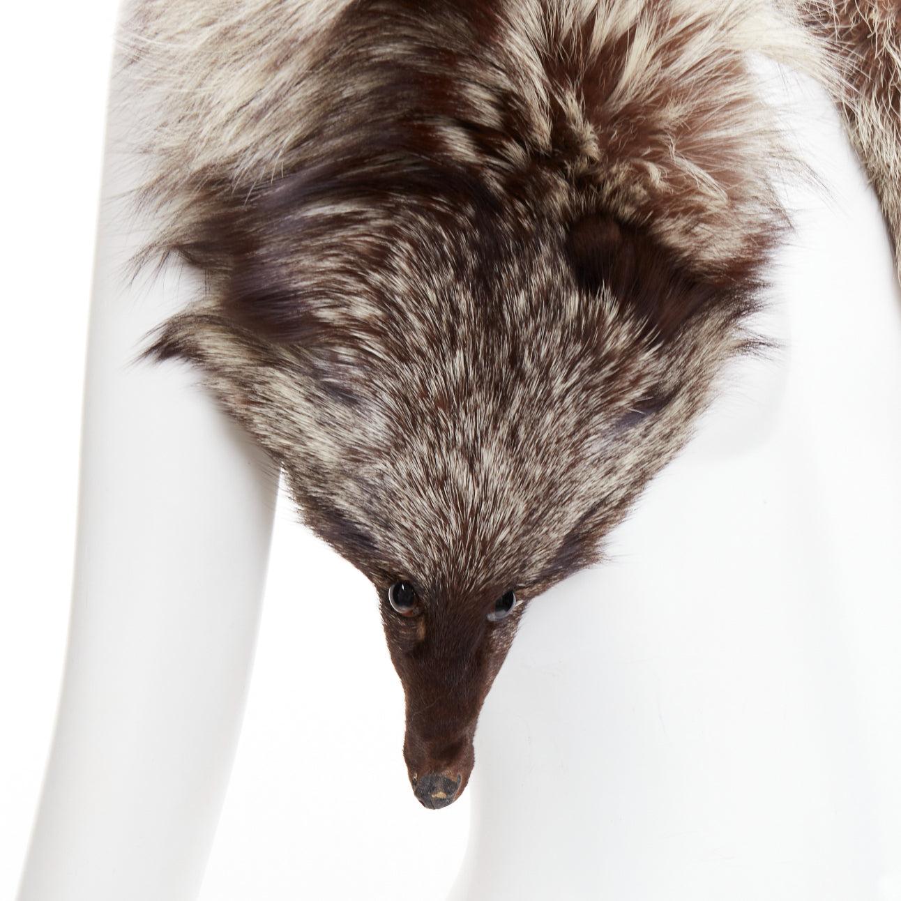 Braun-silberne ombre Echtpelz-Tierschal-Stola (Grau) im Angebot