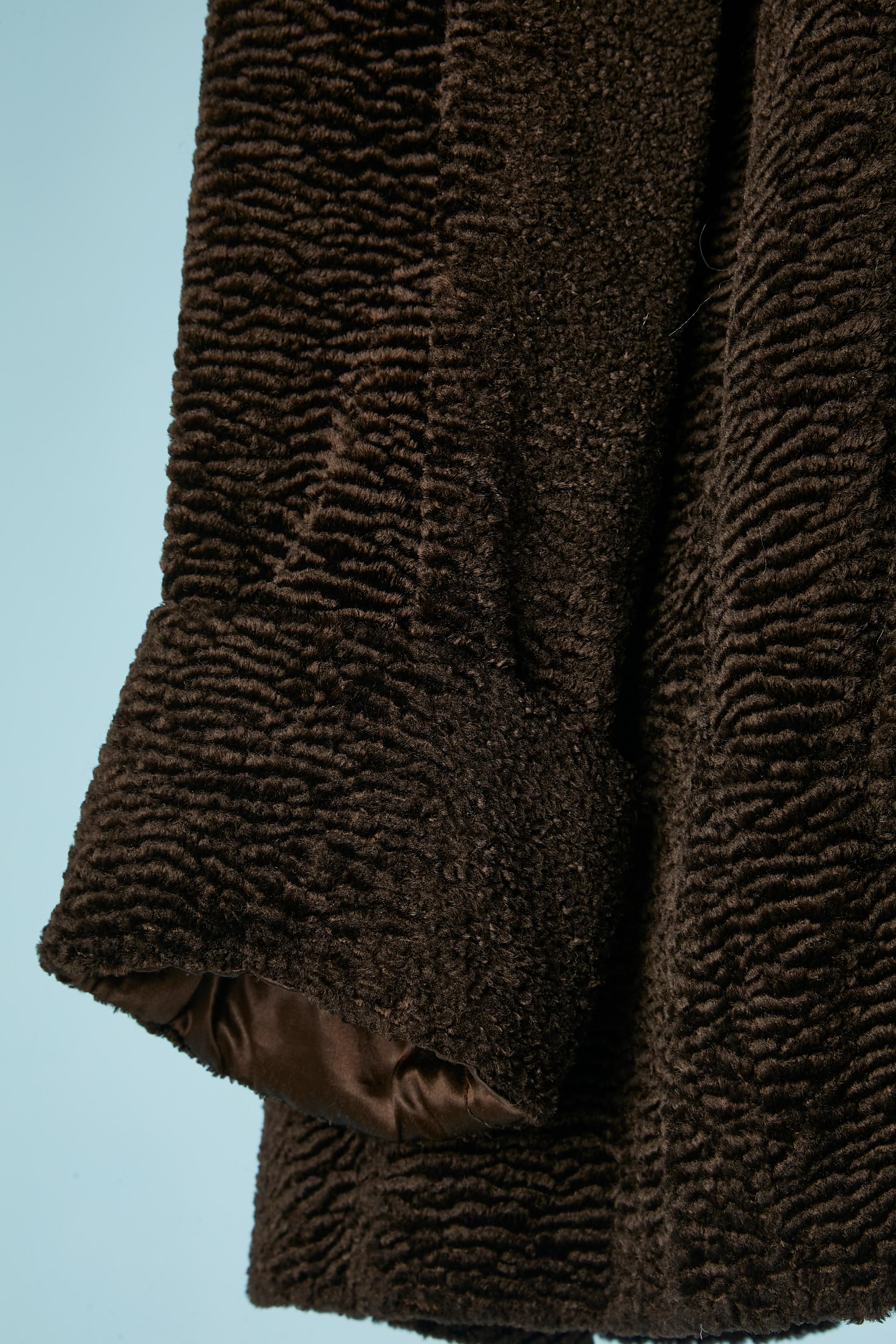 Nero Cappotto corto monopetto marrone in finto astrakan Emmanuelle Khanh in vendita