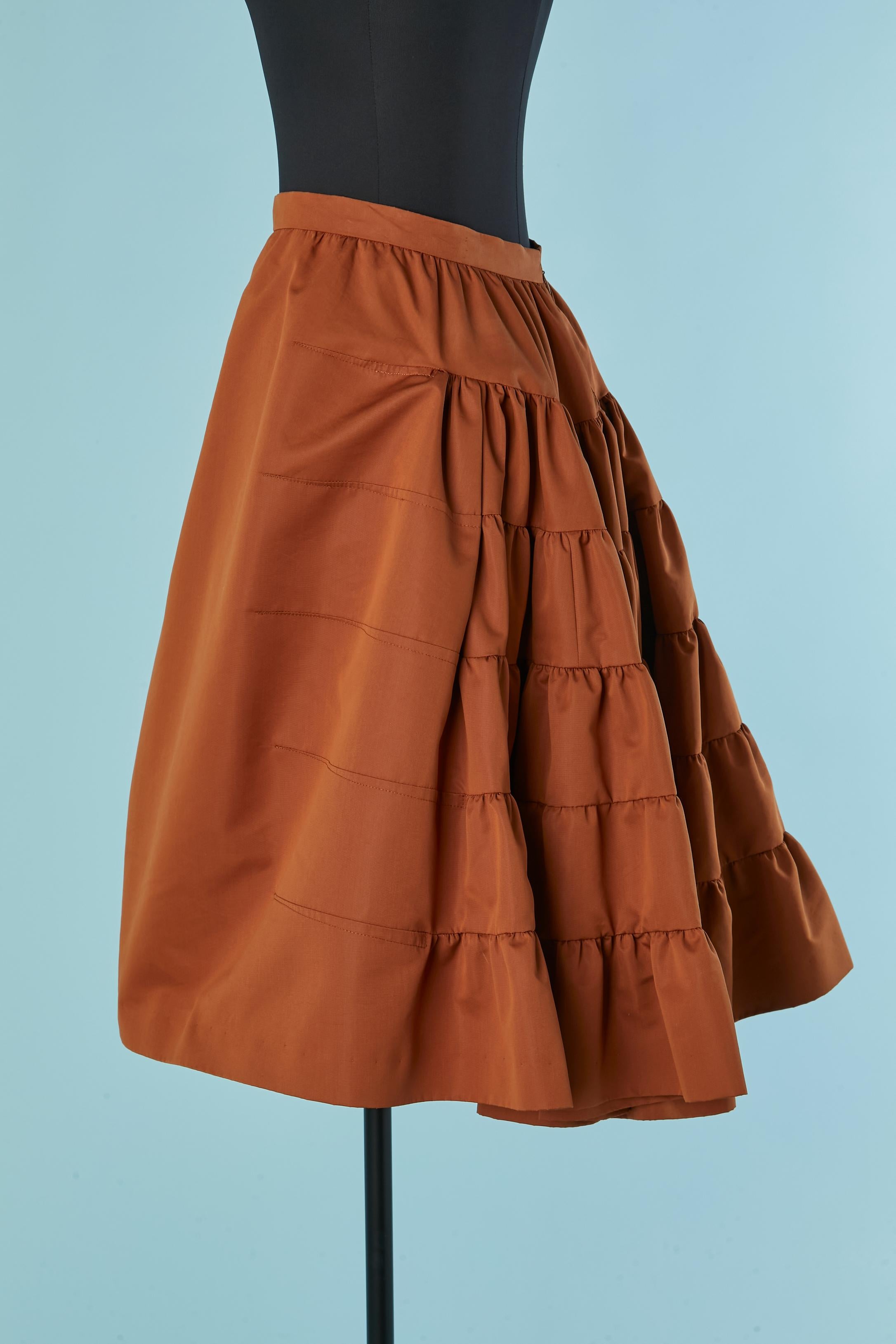 Brauner Rock mit Rüsche auf dem Rücken Damen im Angebot