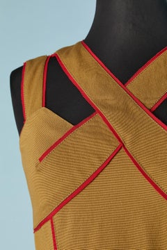 Braunes ärmelloses Kleid mit roter Grain-Paspel Oscar de la RENTA
