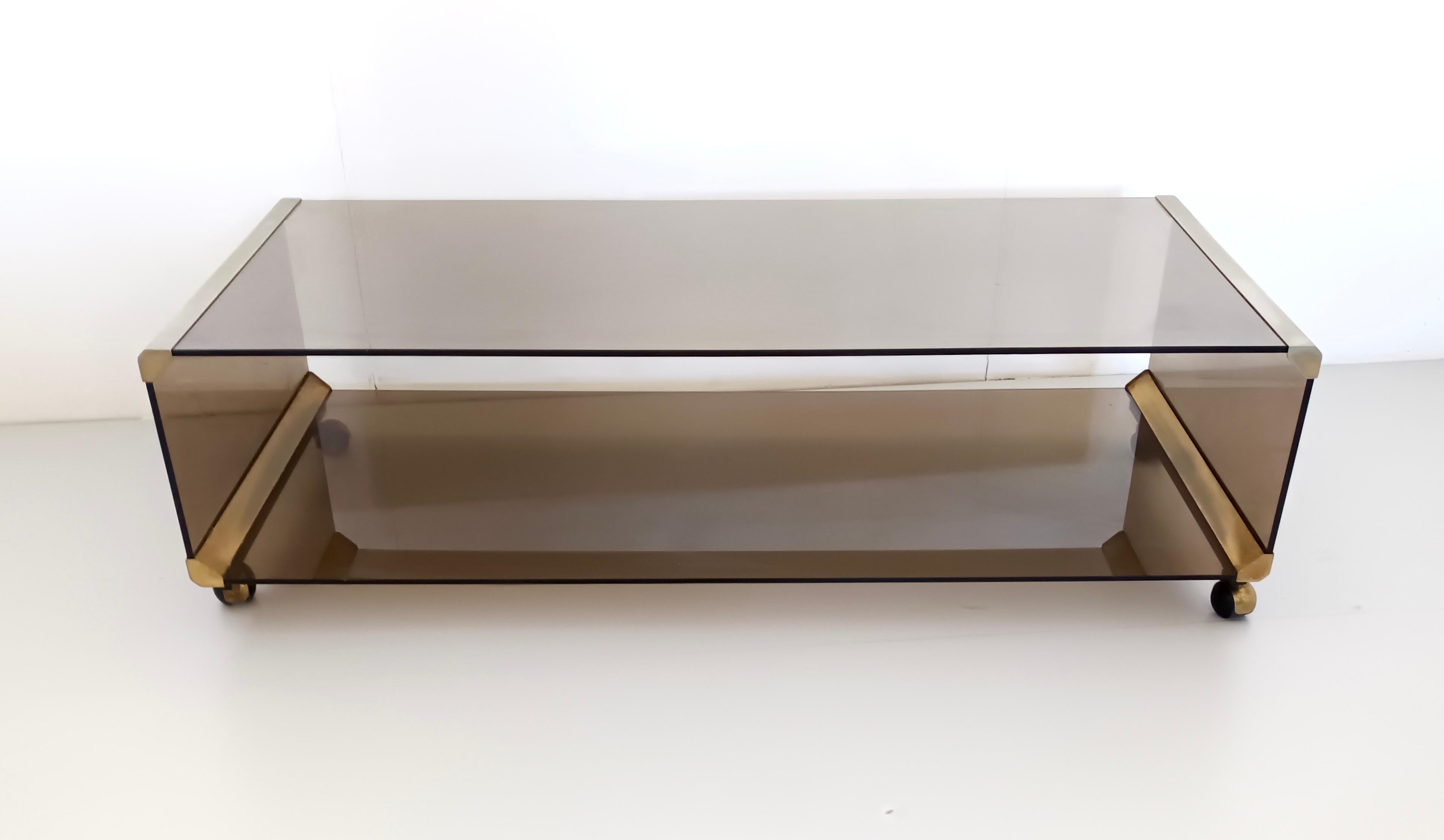 Brown Smoked Tempered Glass Coffee Table by Gallotti & Radice with Casters In Good Condition In Bresso, Lombardy
