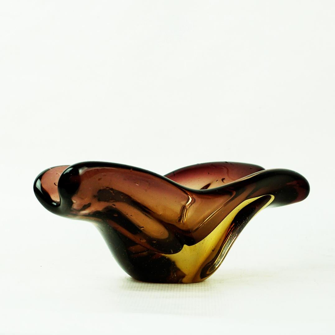 This amazing brown handblown  Murano sommerso glass bowl was designed and manufactured in Murano Italy by Flavio Poli for Seguso in the 1960s. It has a organic shape and is in excellent condition and will be a perfect addition to any Midcentury