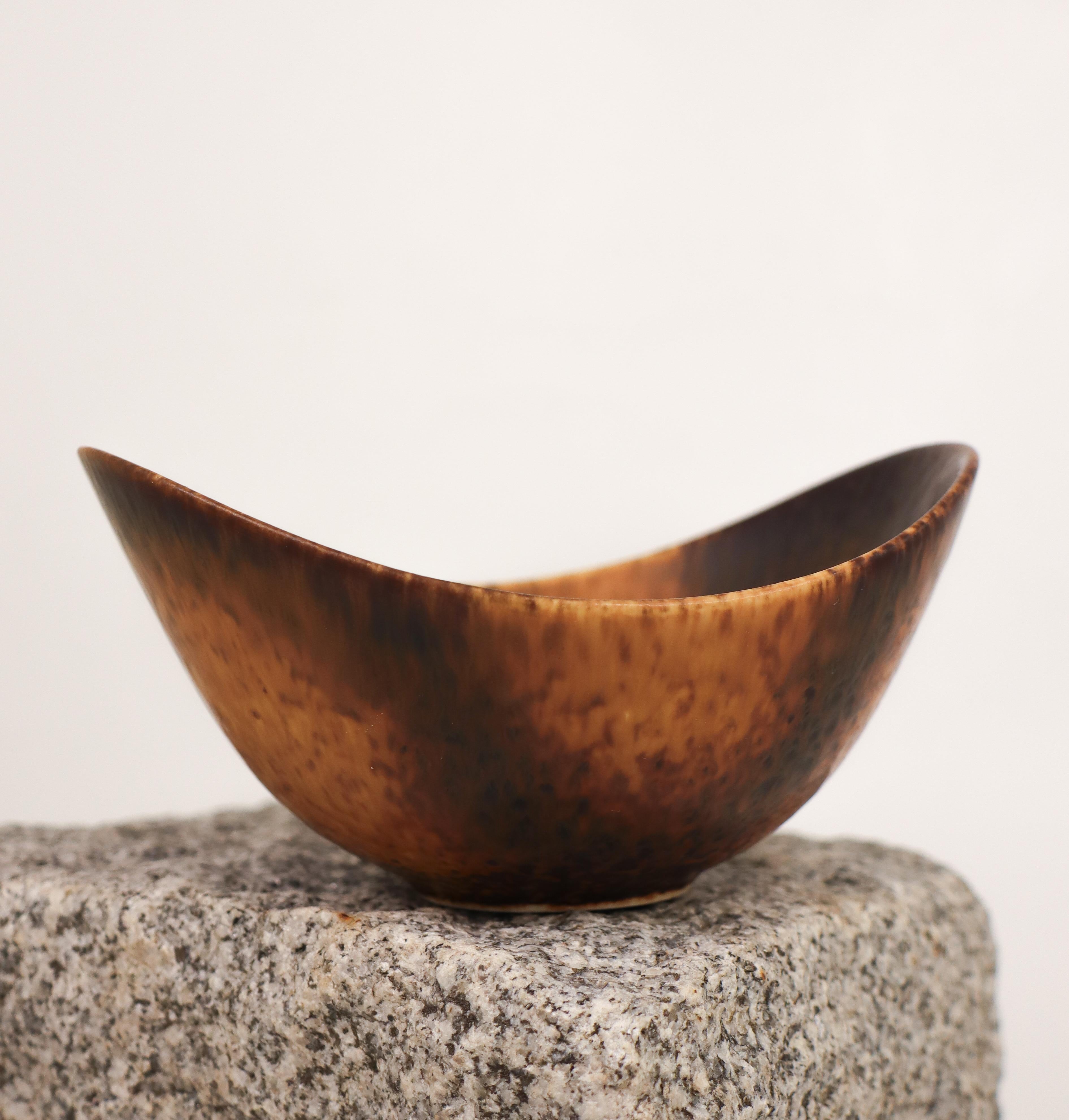 A lovely brown speckled bowl designed by Gunnar Nylund at Rörstrand, the bowl is 12.5 x 15.5 cm (5 x 6.2
