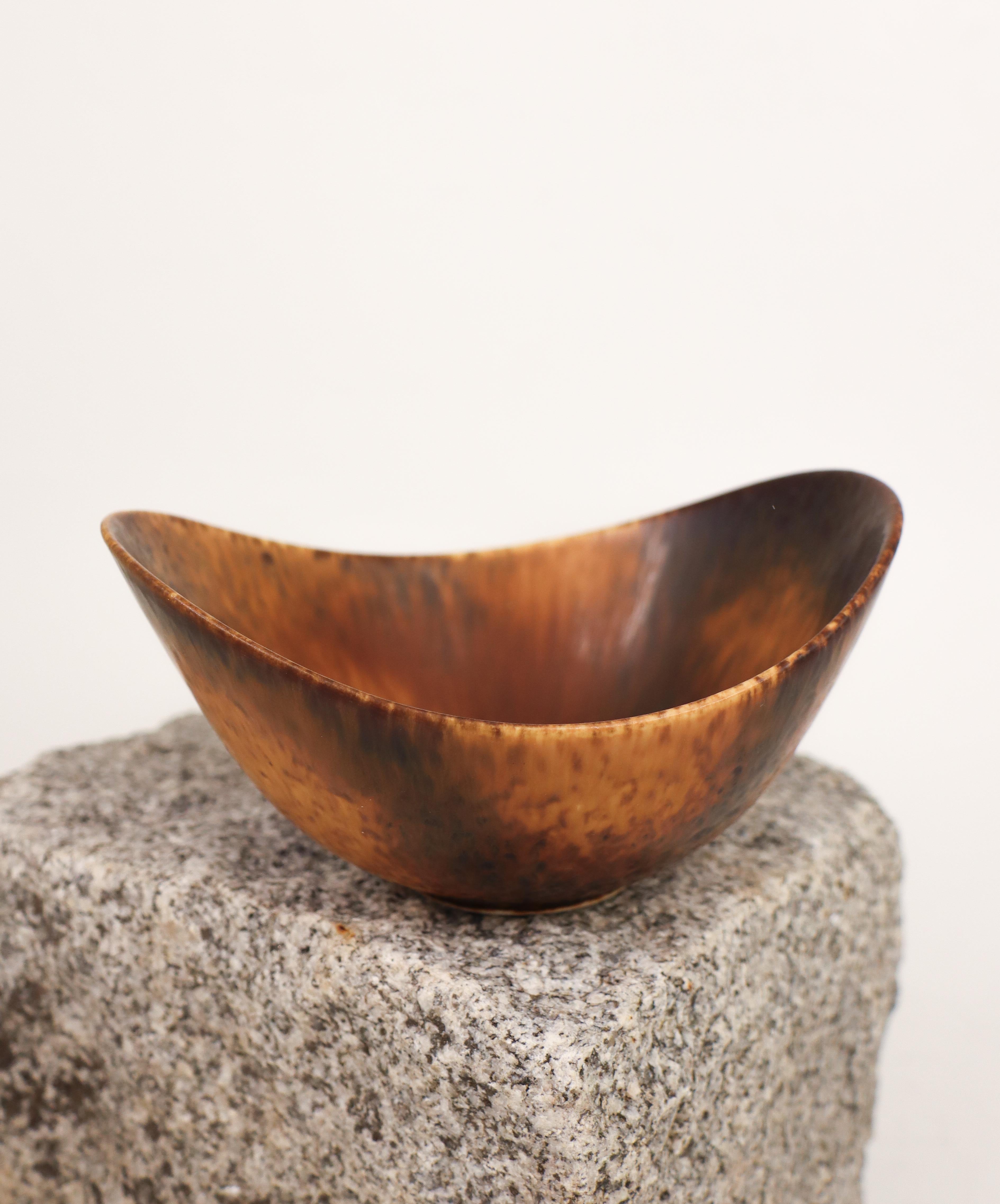 Scandinavian Modern Brown Speckled Bowl - Gunnar Nylund - Rörstrand - Mid 20th Century Scandinavia For Sale