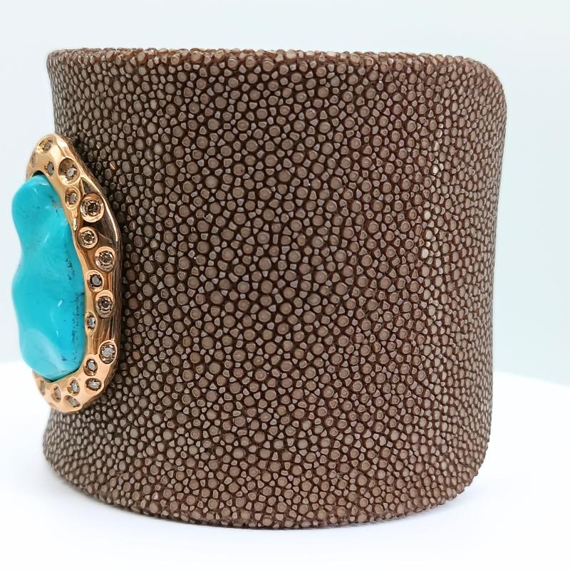 Brown Stingray Leather Bracelet with Turquoise In New Condition For Sale In BILBAO, ES