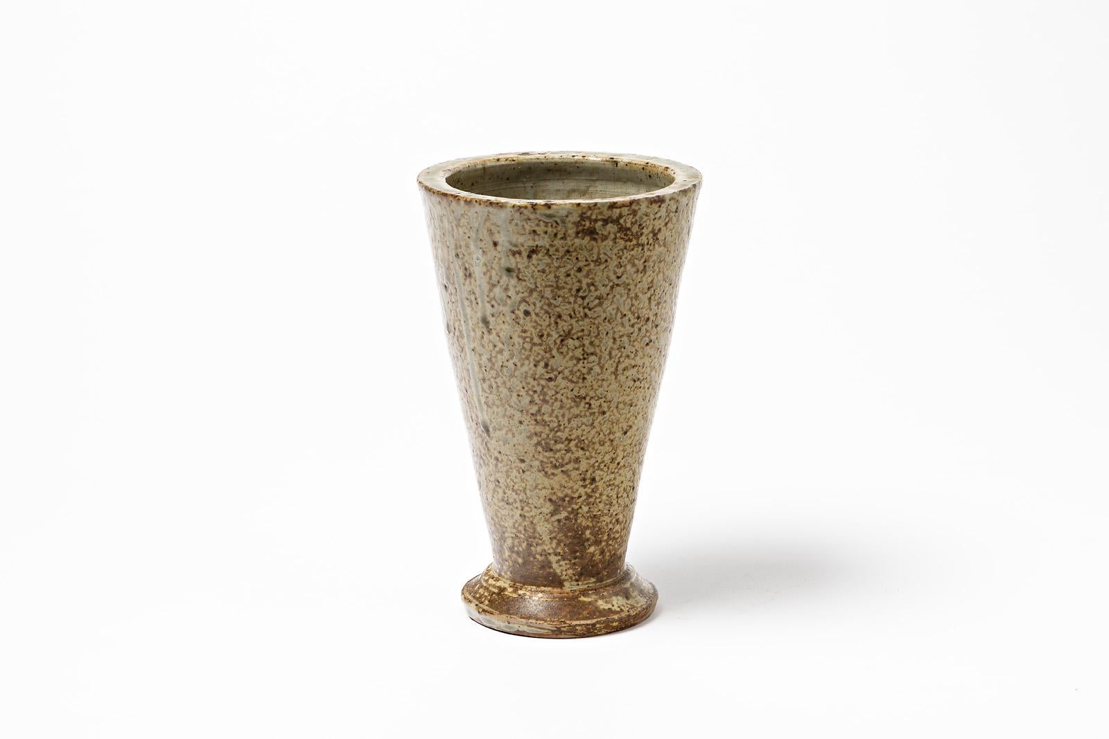 Marius Bernon

French brown ceramic stoneware vase by French artist, circa 1950.

Conical elegant form and stoneware ceramic glaze color.

Signed under the base

Dimensions: 22 x 14 x 14cm.