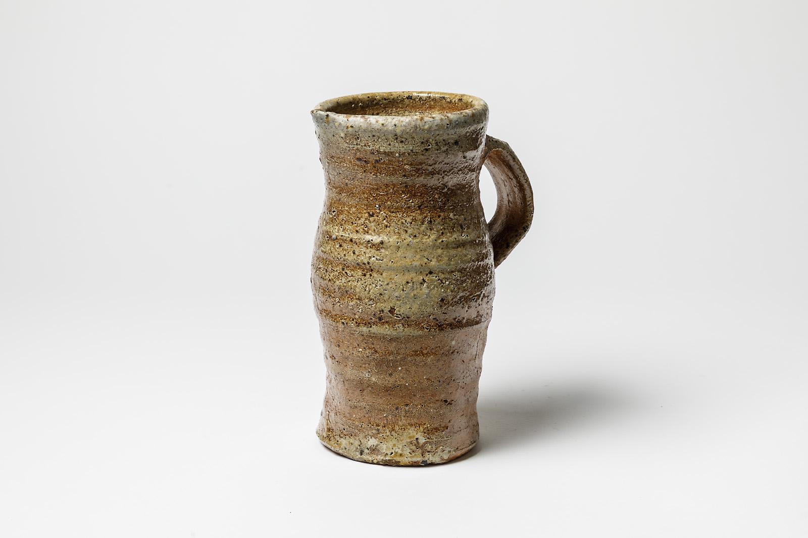 Hervé Rousseau

Originale brocca in ceramica stoneware dell'artista francese di La Borne

Condizioni originali perfette

Gres ceramico di colore marrone

Circa 1980

Misure: Altezza: 24 cm Larghezza: 17 cm.