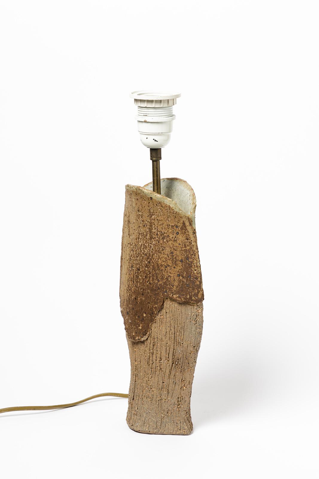 Braune Keramik-Tischlampe aus Steingut von Odile Pichon, Einzigartiges Beleuchtungsstück (Moderne der Mitte des Jahrhunderts) im Angebot
