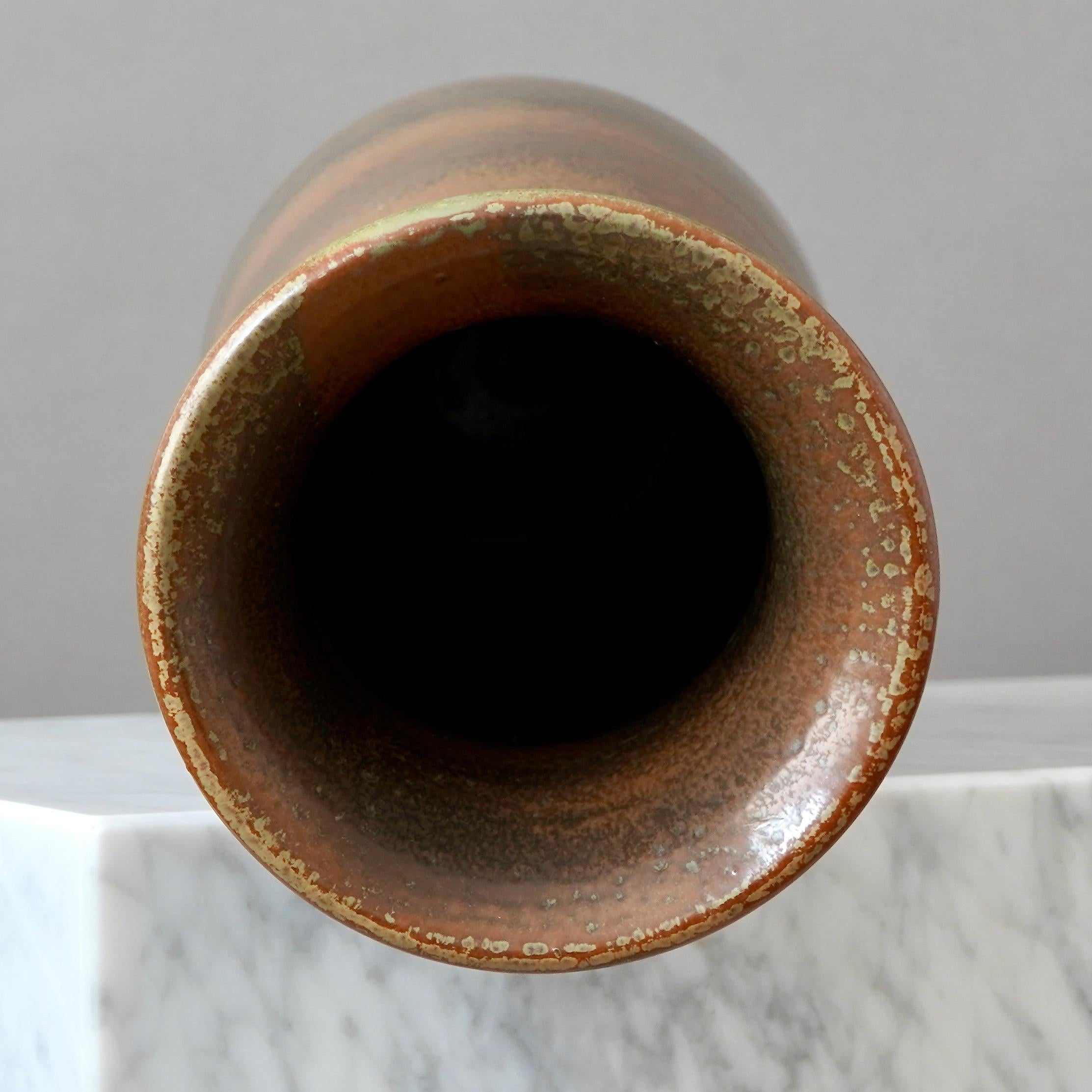 Svedese Vaso da terra in gres marrone di Gunnar Nylund per Rorstrand, Svezia, anni '40 in vendita