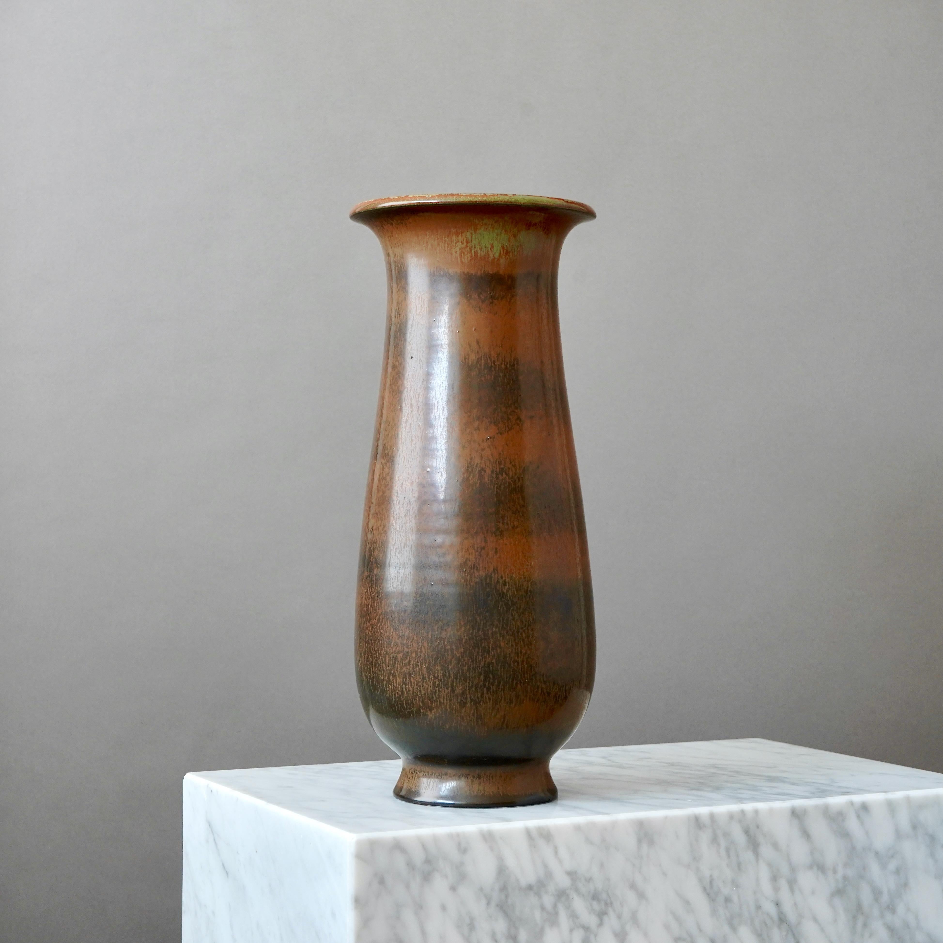 XX secolo Vaso da terra in gres marrone di Gunnar Nylund per Rorstrand, Svezia, anni '40 in vendita