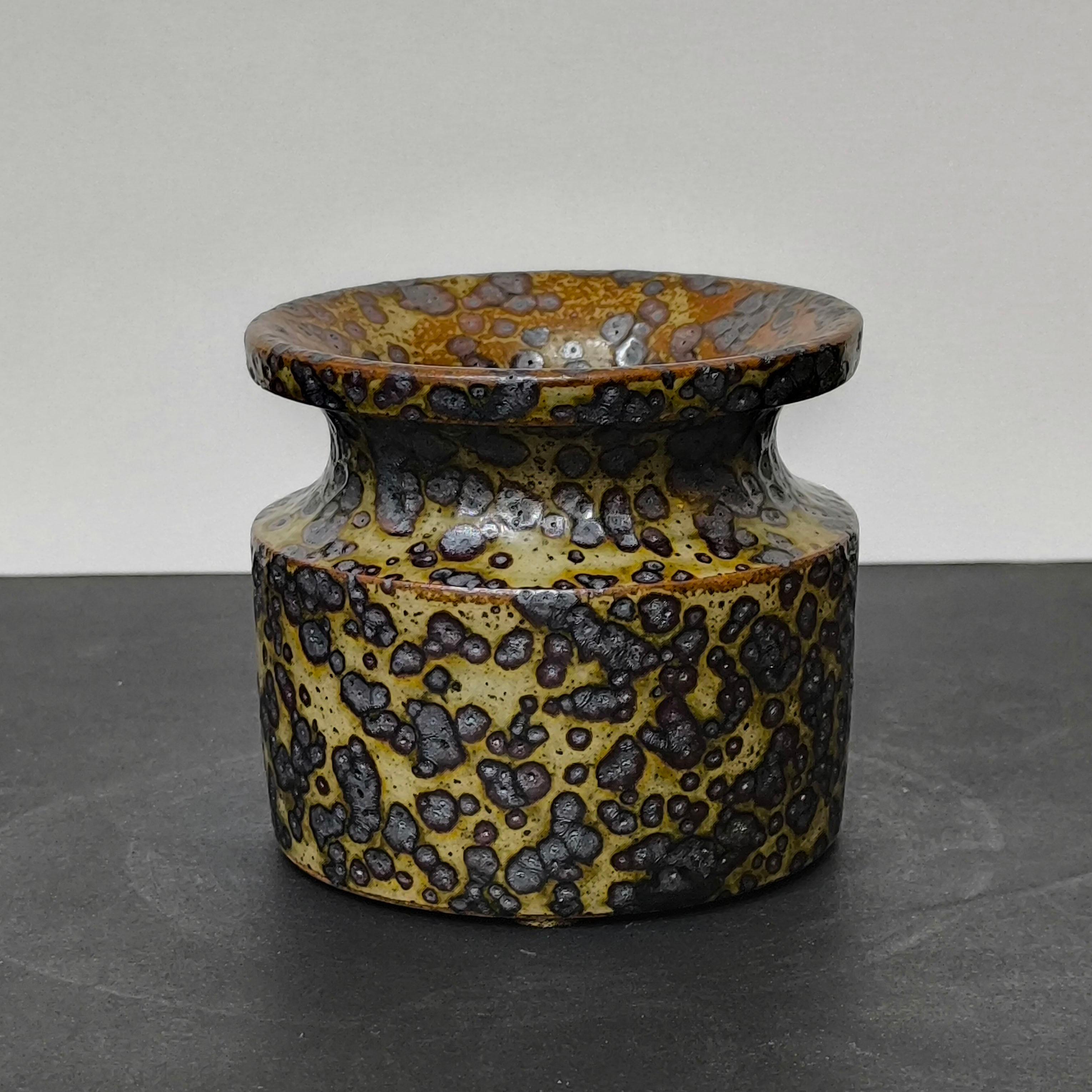 Scandinavian Modern Brown Stoneware Jar by Swedish Ceramist Claes Thell, 1978 For Sale
