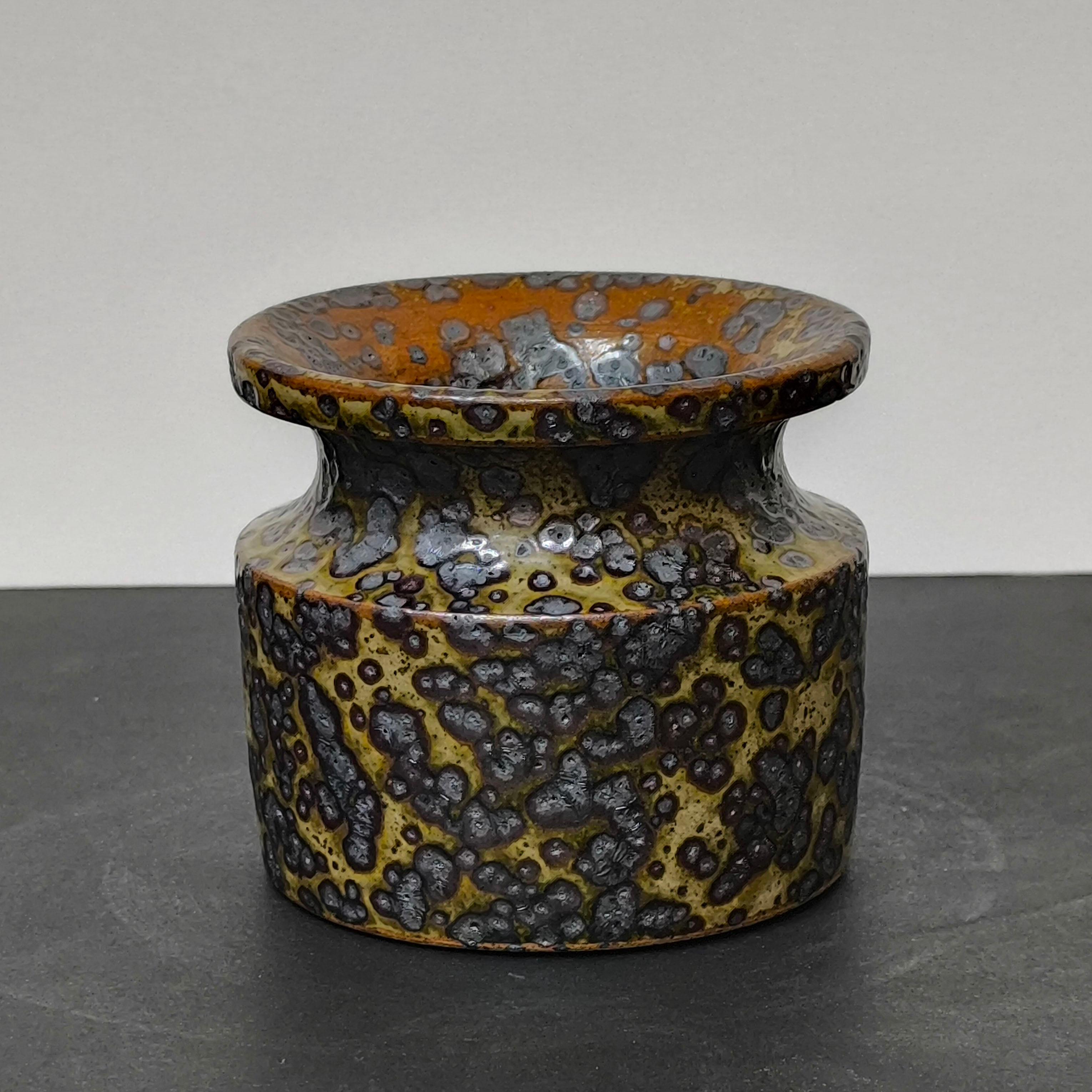 Brown Stoneware Jar by Swedish Ceramist Claes Thell, 1978 In Excellent Condition For Sale In Bochum, NRW