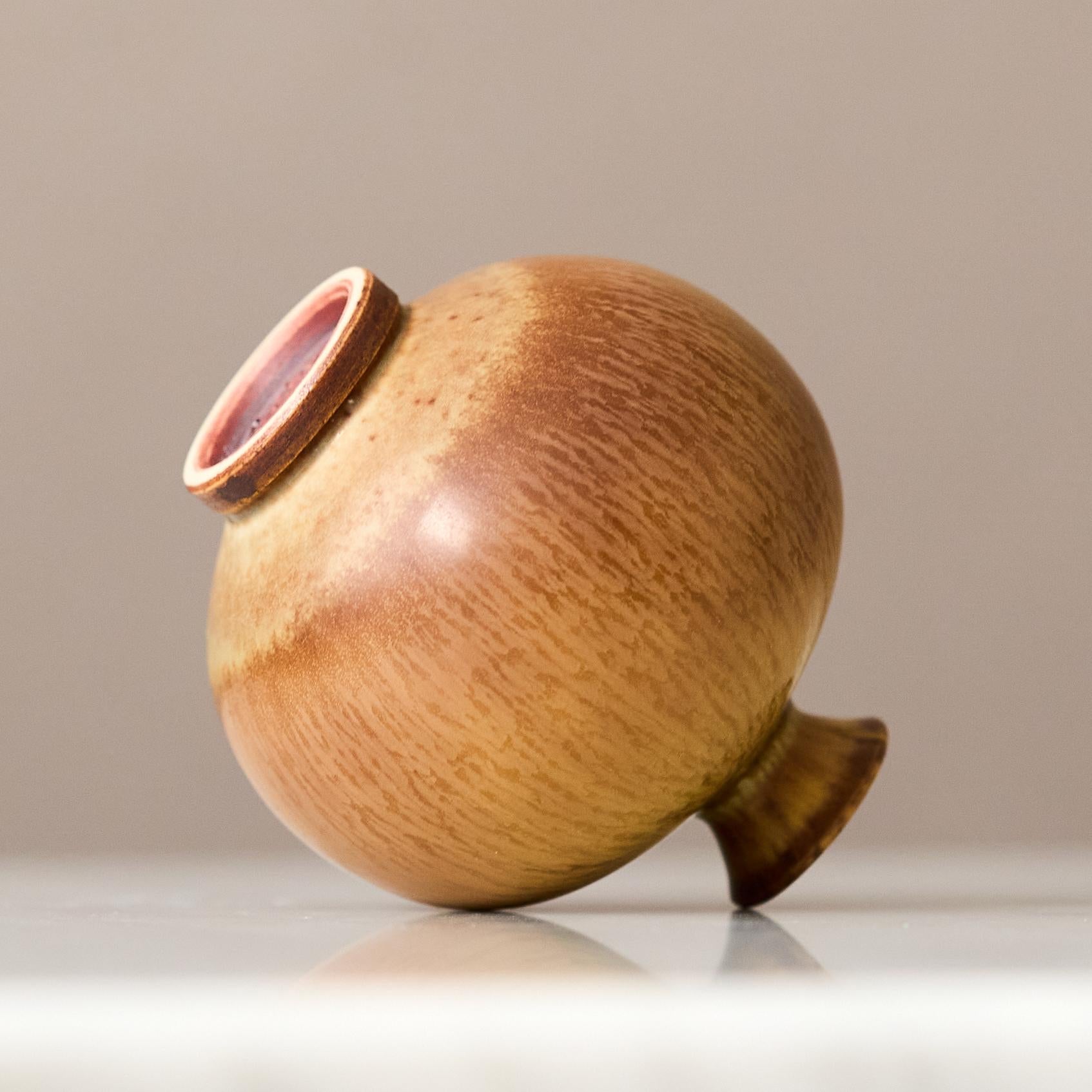 Vaso in miniatura in gres marrone di Berndt Friberg. Studio A Svezia 1956 in vendita 3