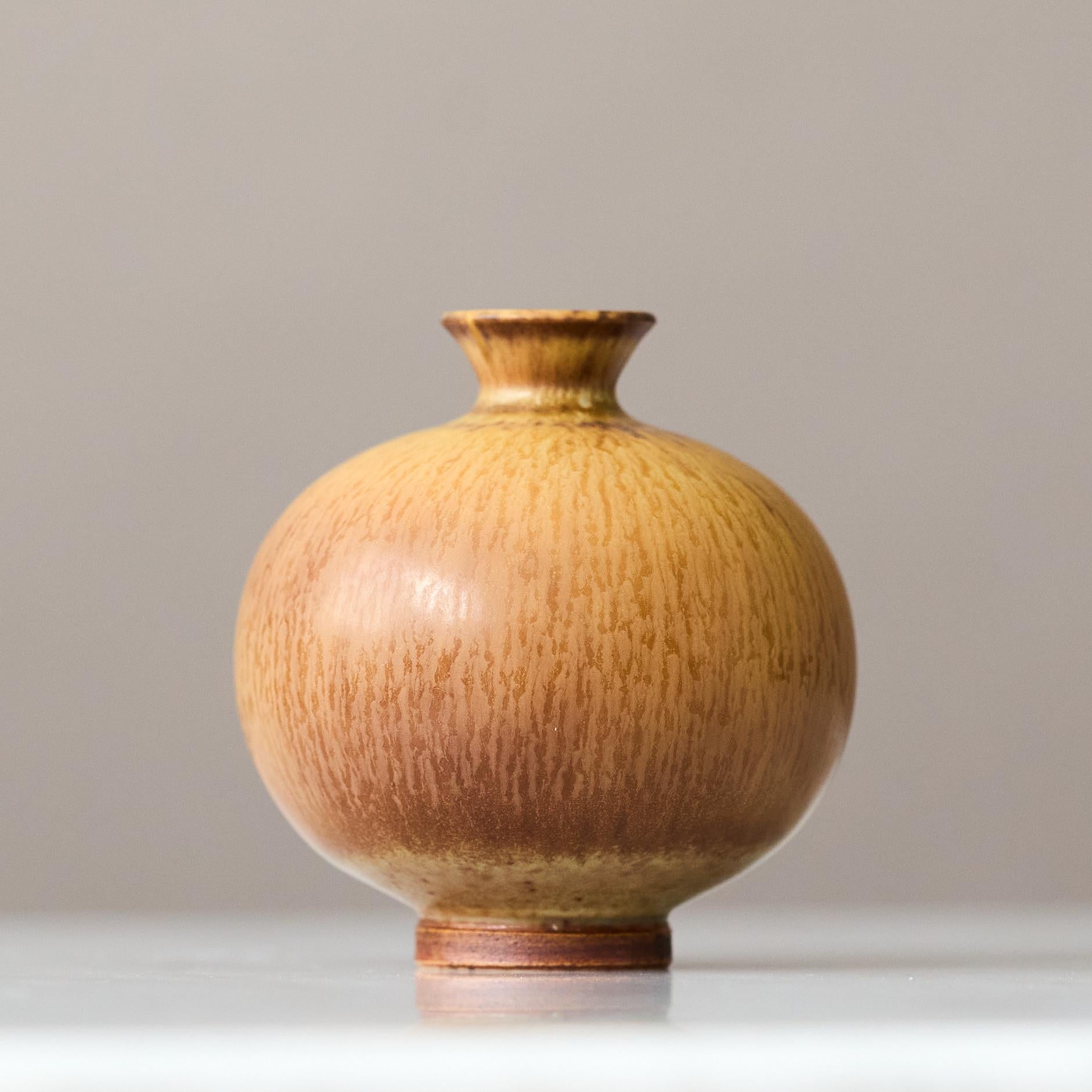 Ceramica Vaso in miniatura in gres marrone di Berndt Friberg. Studio A Svezia 1956 in vendita