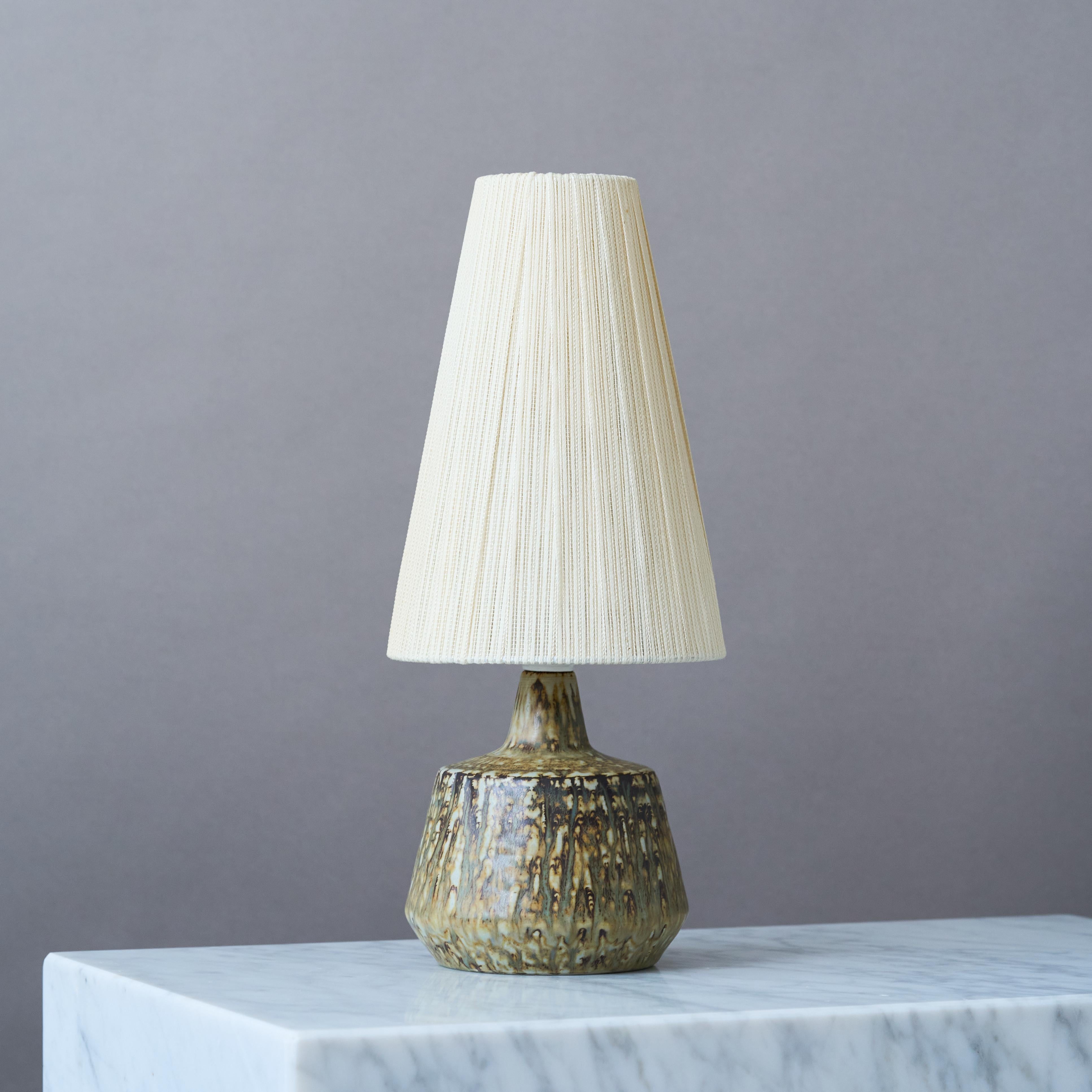 A beautiful mid-century stoneware table lamp with amazing glaze
Made by Gunnar Nylund for Rörstrand, Sweden, 1960s.

Great original condition. 
Signed 'G.N.' and makers mark 'R'.

Sold without lampshade.

Dimensions of the lamp (without the