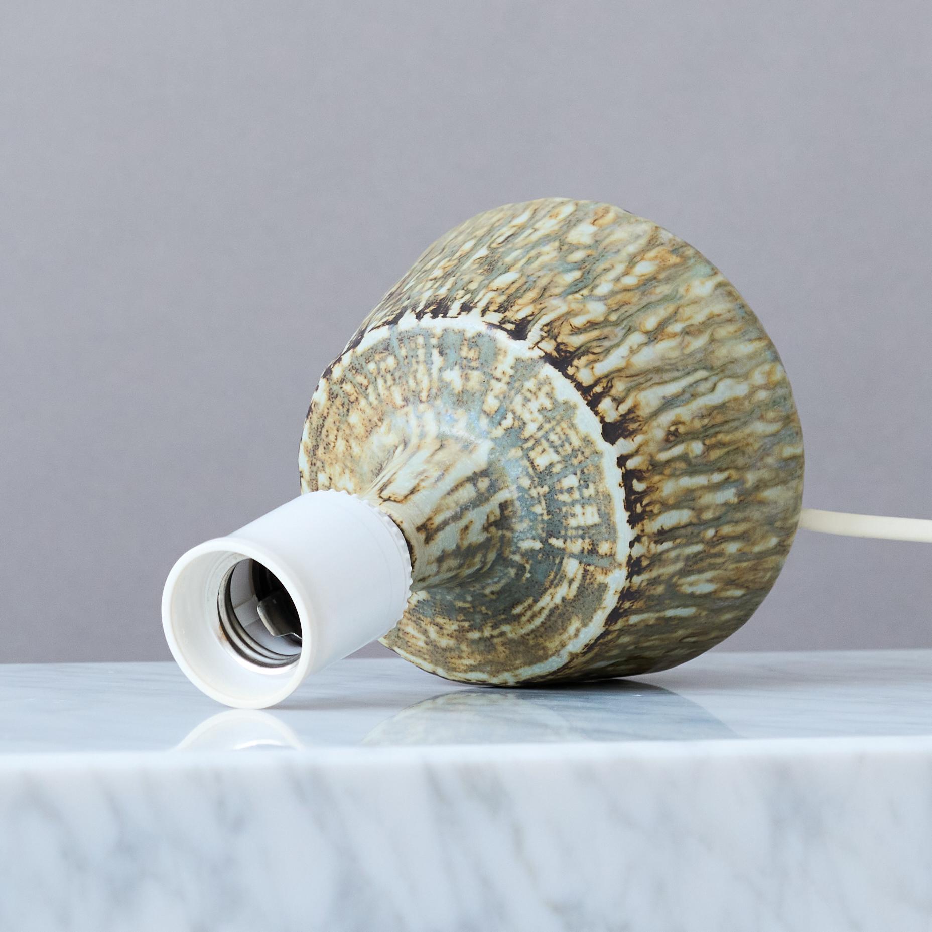 Brown Stoneware 'Rubus' Table Lamp by Gunnar Nylund for Rörstrand, Sweden, 1960s In Good Condition For Sale In Malmö, SE