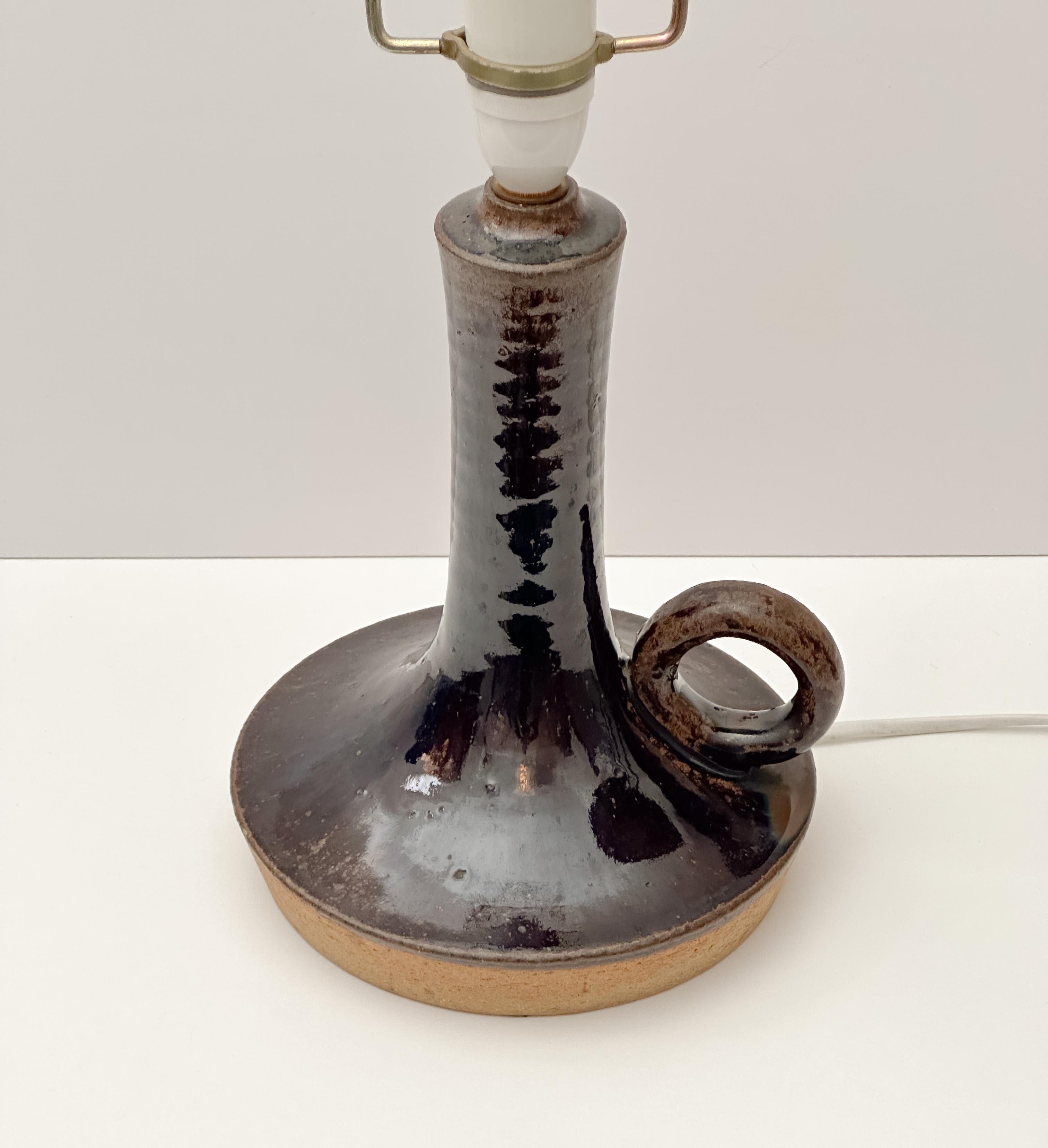 Danois Lampe de table brutaliste en grès, céramique émaillée Brown, Danemark, années 1970 en vente