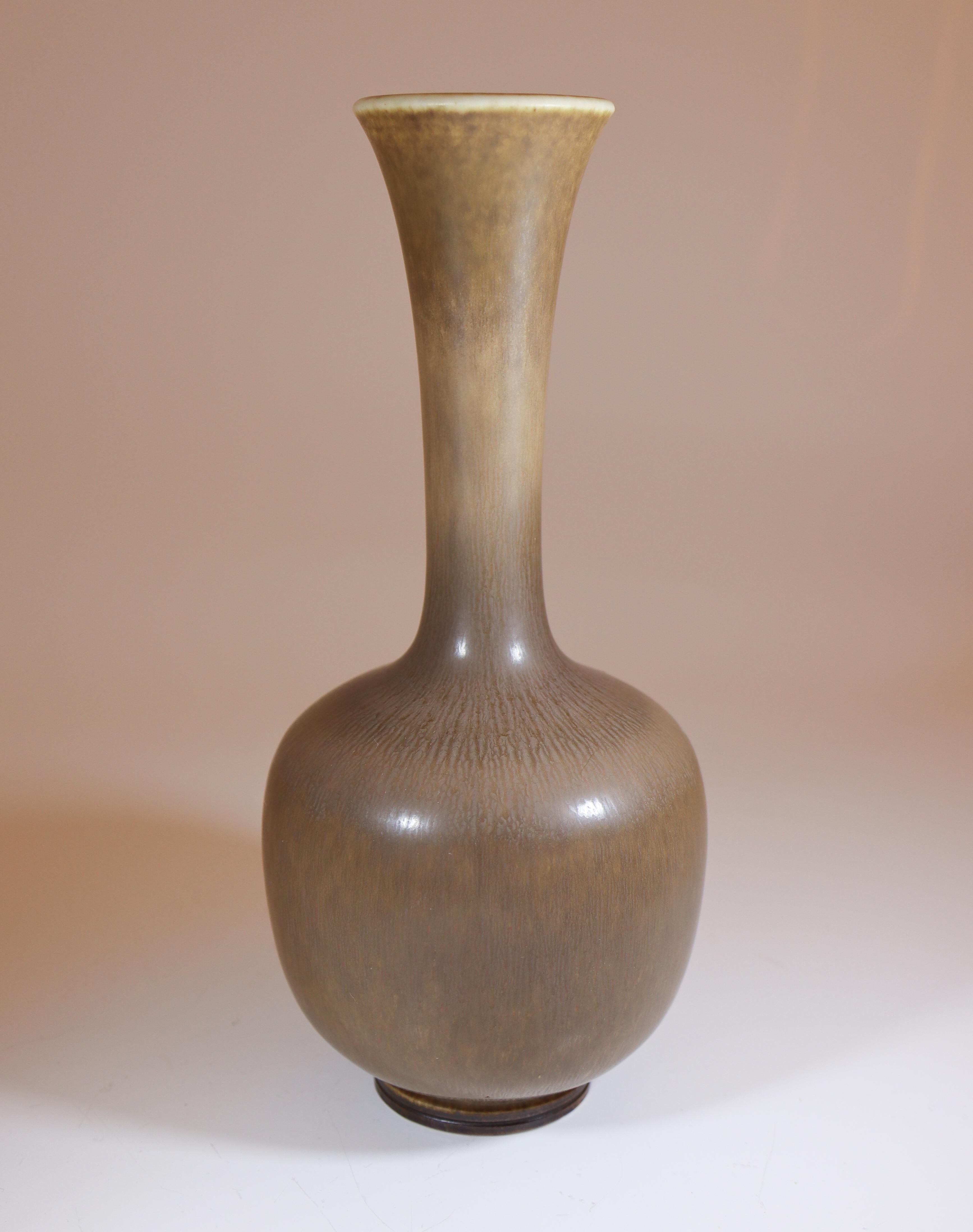 A stunning light brown (almost with a puple tint) stoneware vase by Berndt Friberg at Gustavsberg designed in 1965, the vase has a lovely har-fur glaze. The vase is 21 cm (8.4