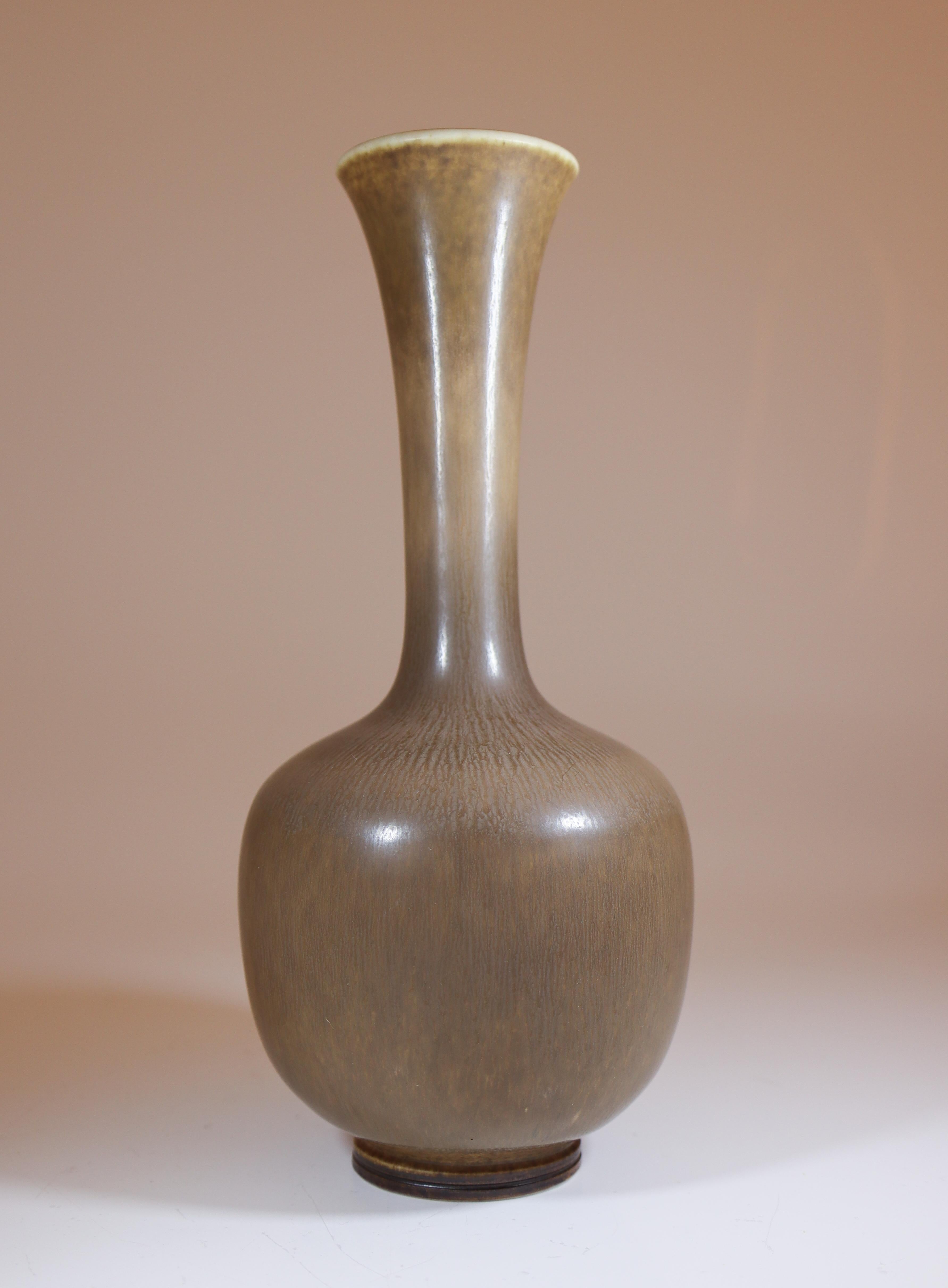 Scandinavian Modern Brown Stoneware Vase - Berndt Friberg- Gustavsberg 1965 For Sale