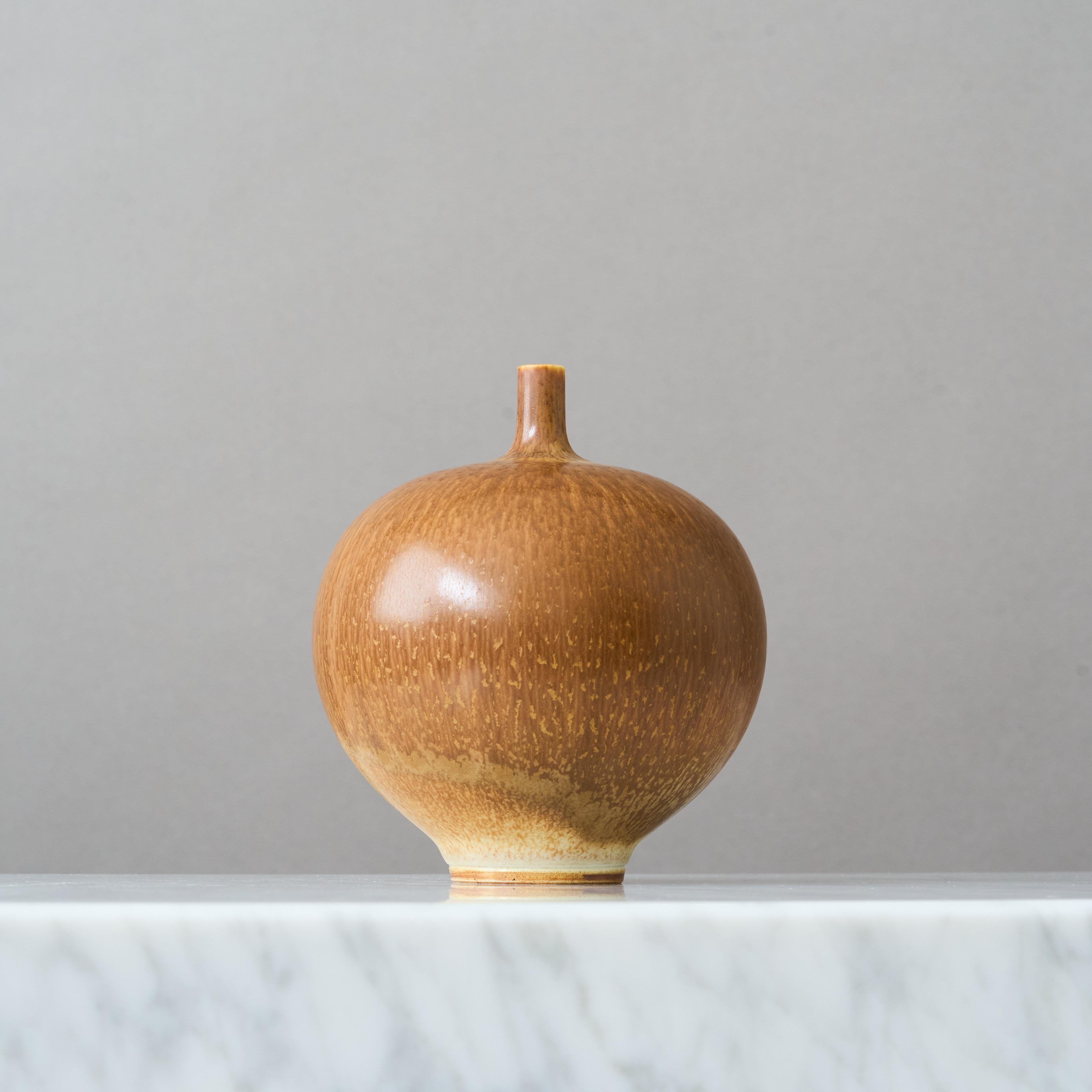 Jarrón de gres marrón de Berndt Friberg para Gustavsberg Studio, Suecia, 1963 Cerámico en venta