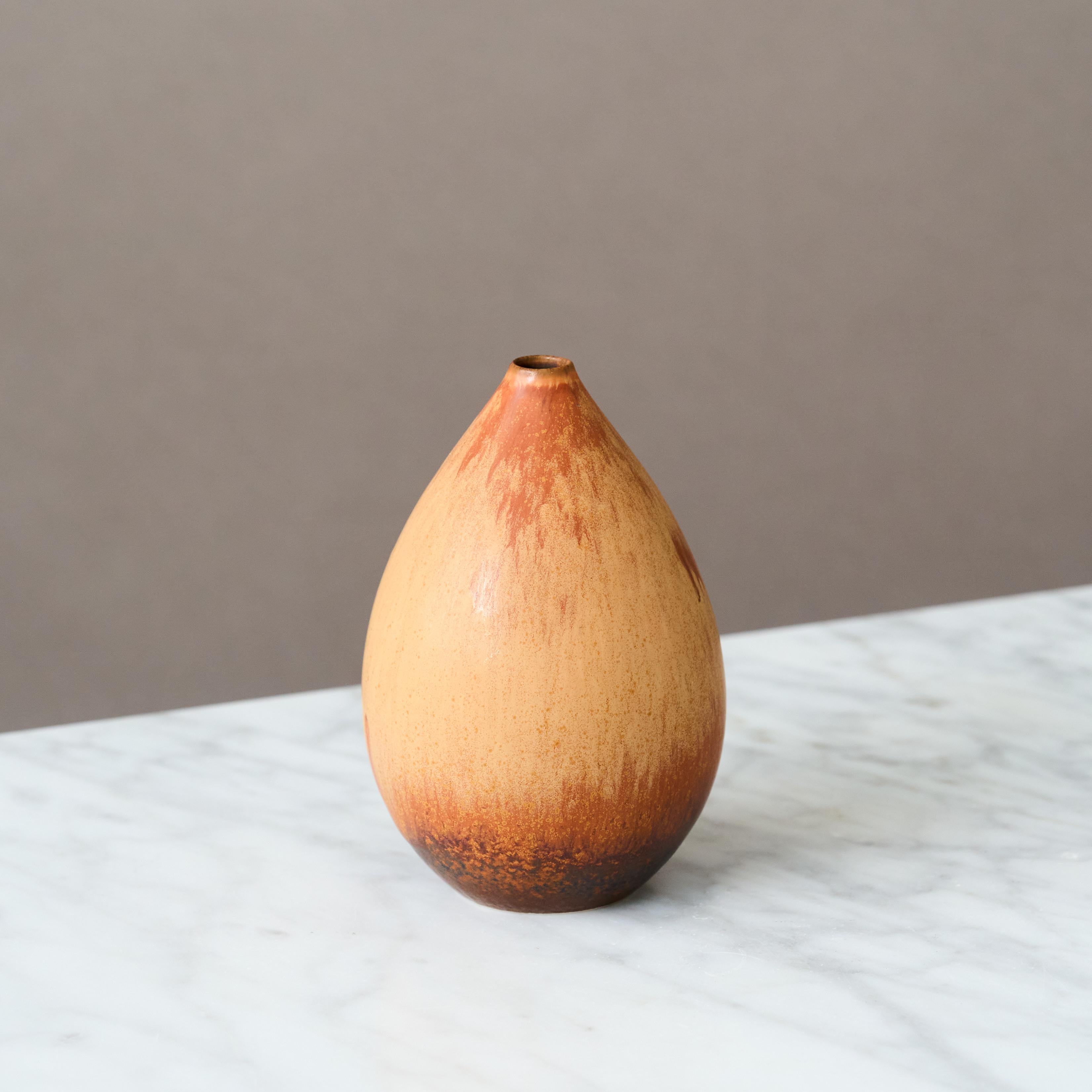 Mid-Century Modern Brown Stoneware Vase by Carl-Harry Stalhane, Rorstrand, Sweden, 1955. For Sale