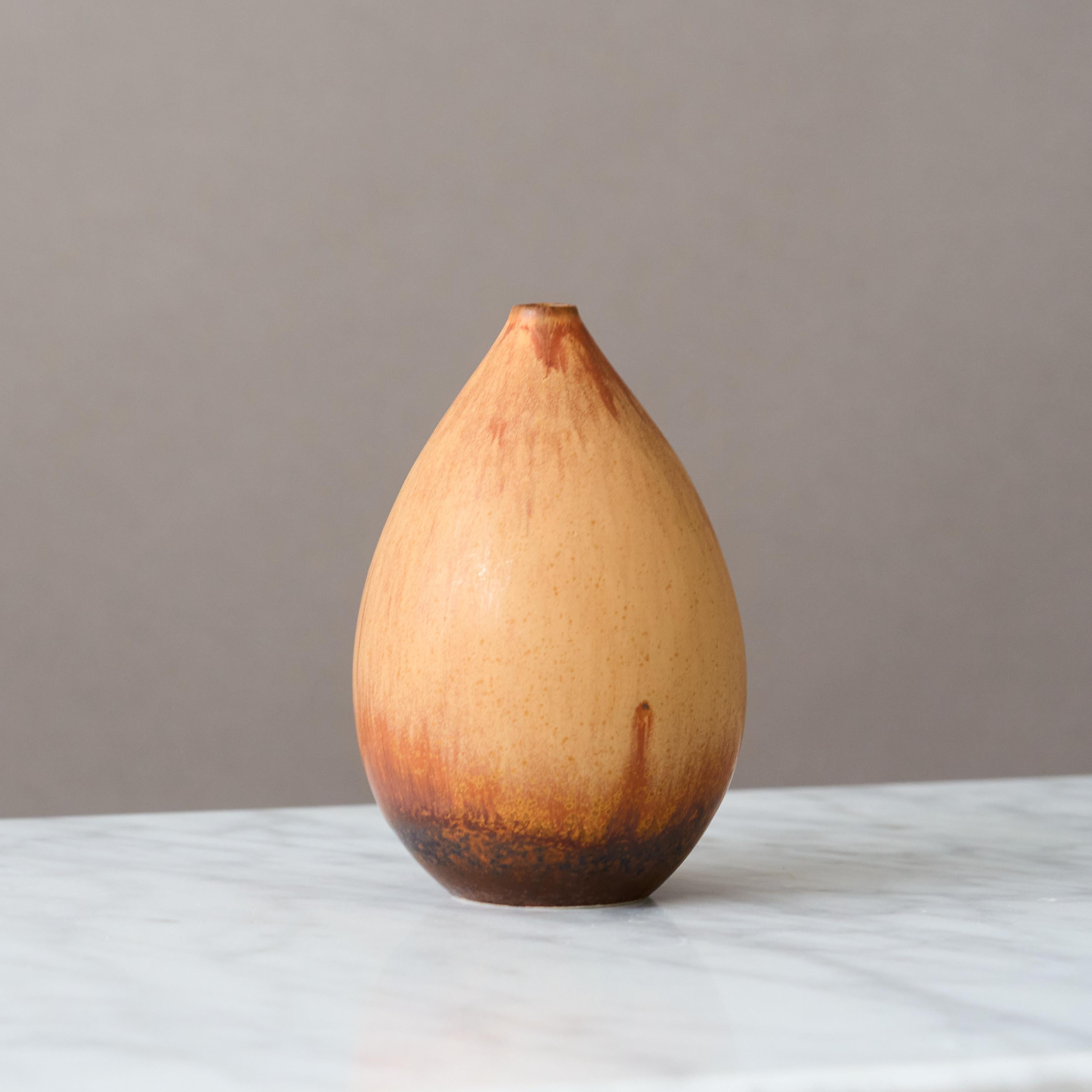 Brown Stoneware Vase by Carl-Harry Stalhane, Rorstrand, Sweden, 1955. In Good Condition For Sale In Malmö, SE