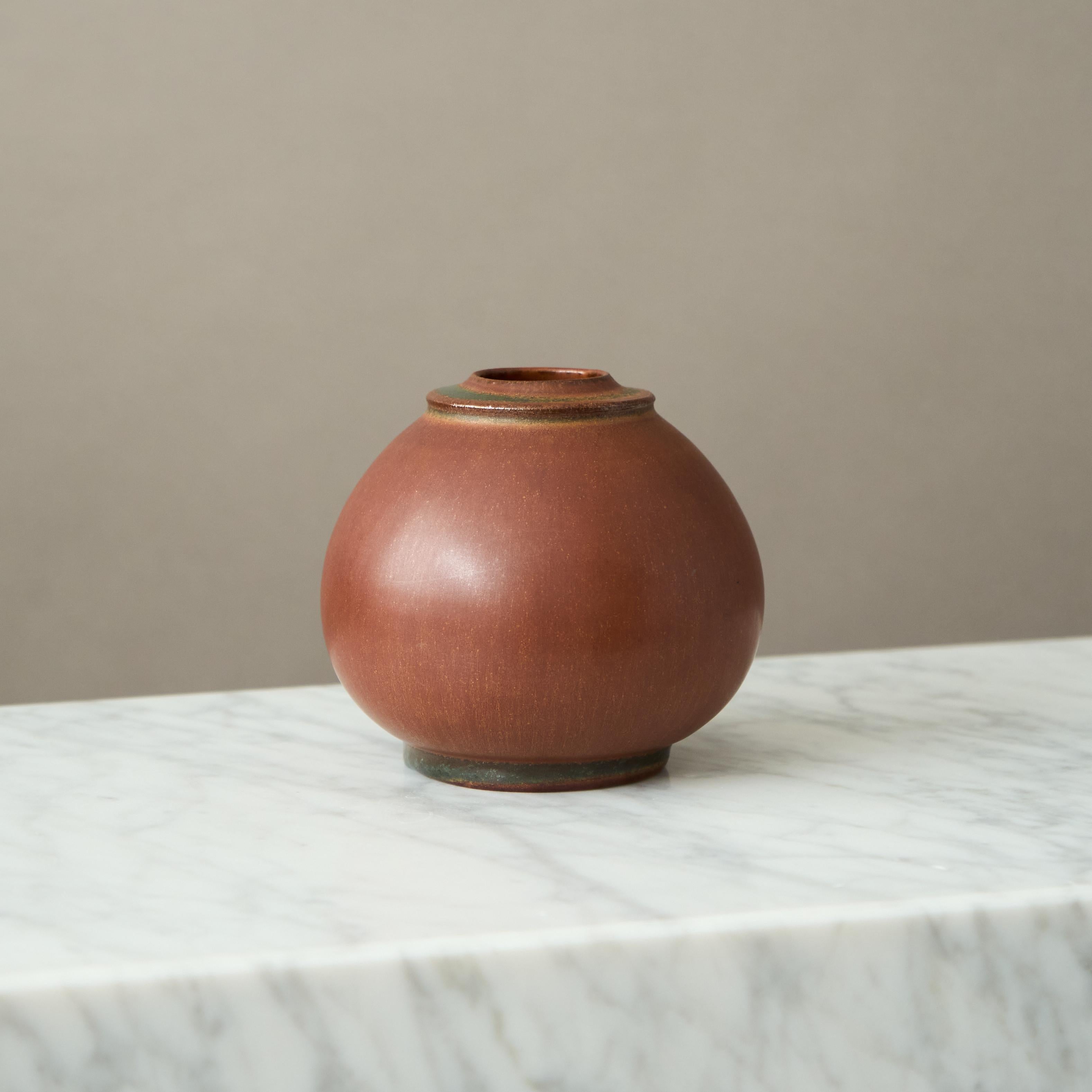 Brown Stoneware Vase by Erich and Ingrid Triller for Tobo, Sweden, 1950s (Glasiert) im Angebot