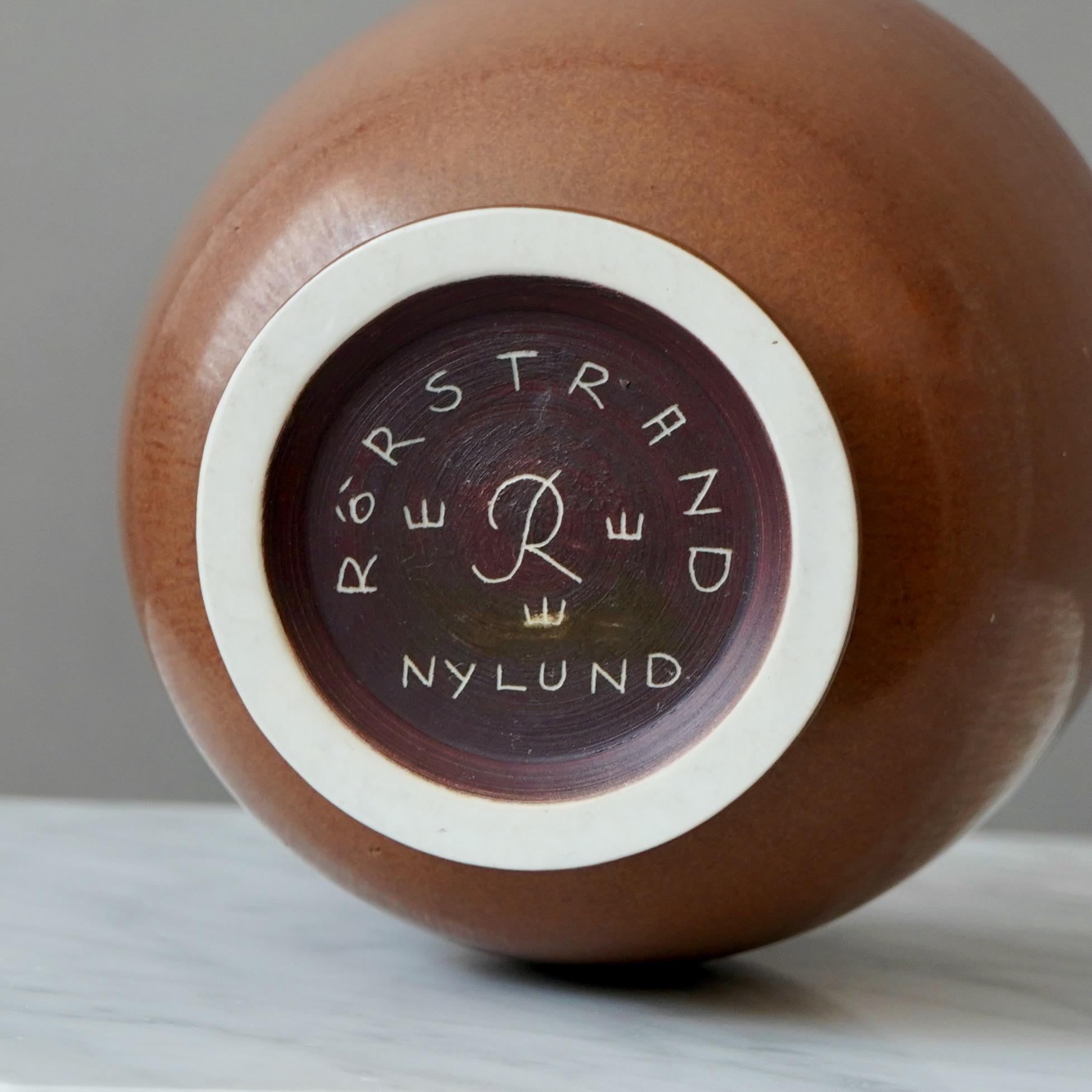 Vaso in gres marrone di Gunnar Nylund per Rorstrand, Svezia, anni '1940 in vendita 3