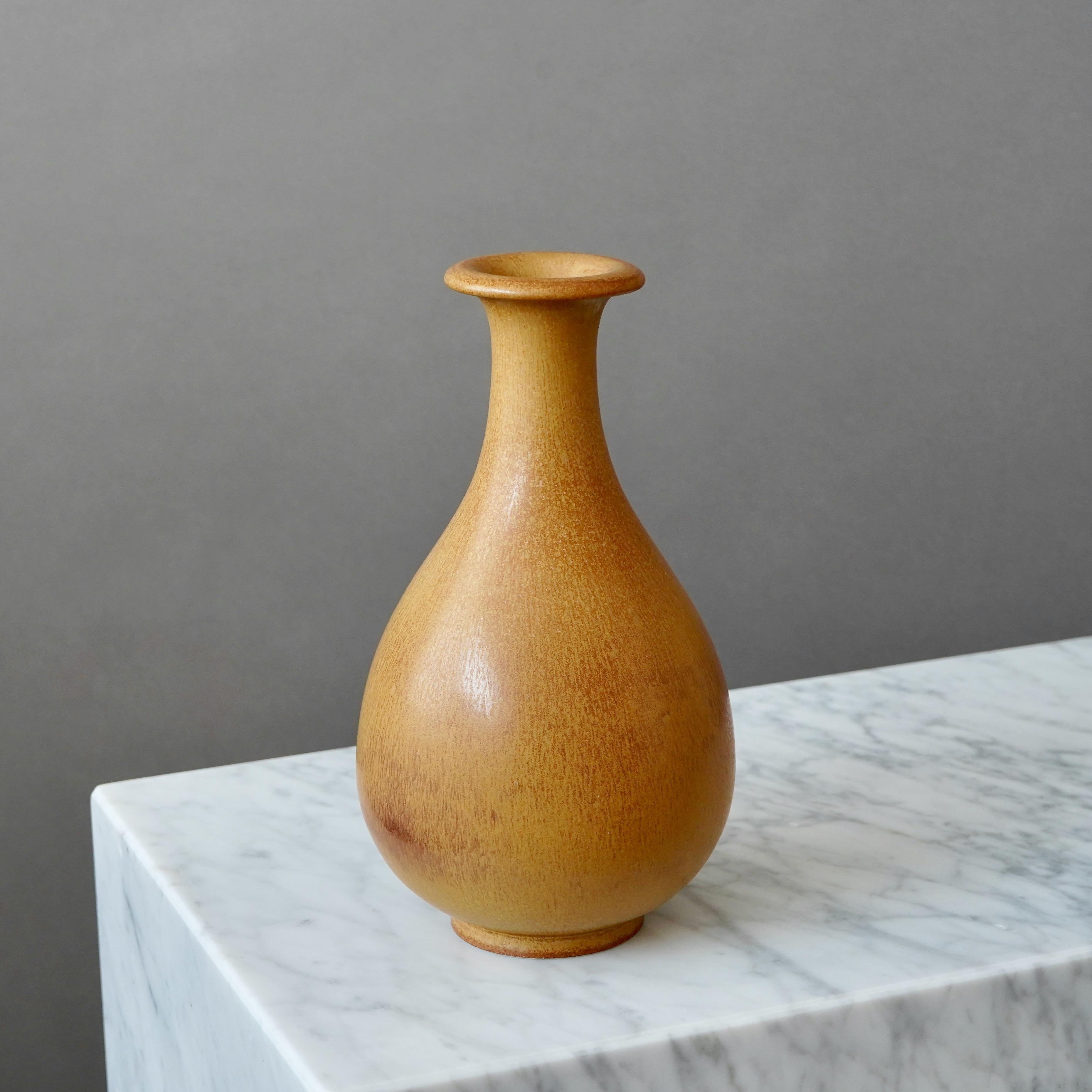 Scandinavo moderno Vaso in gres marrone di Gunnar Nylund per Rorstrand, Svezia, anni '1940 in vendita