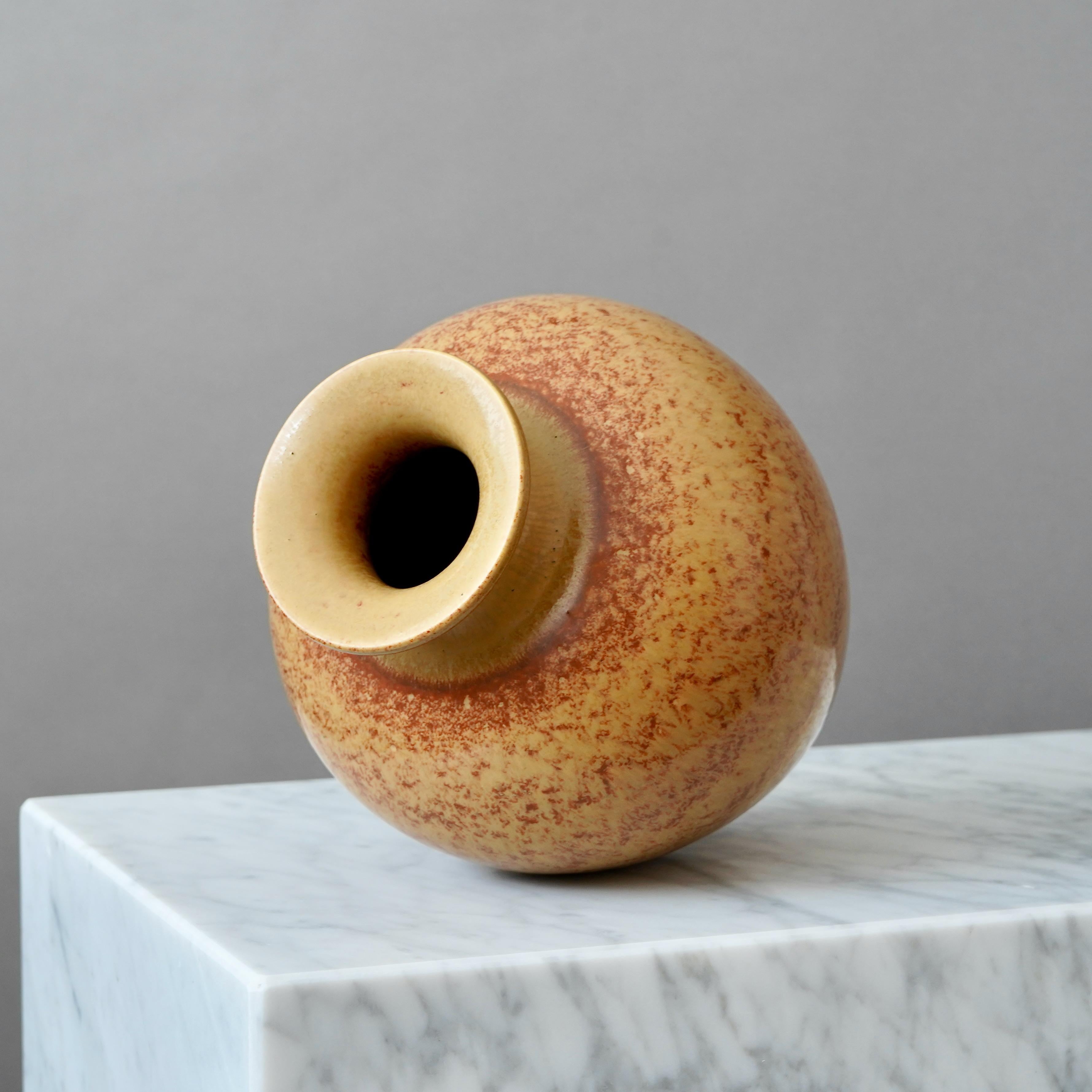 Svedese Vaso in gres marrone di Gunnar Nylund per Rorstrand, Svezia, anni '1940 in vendita