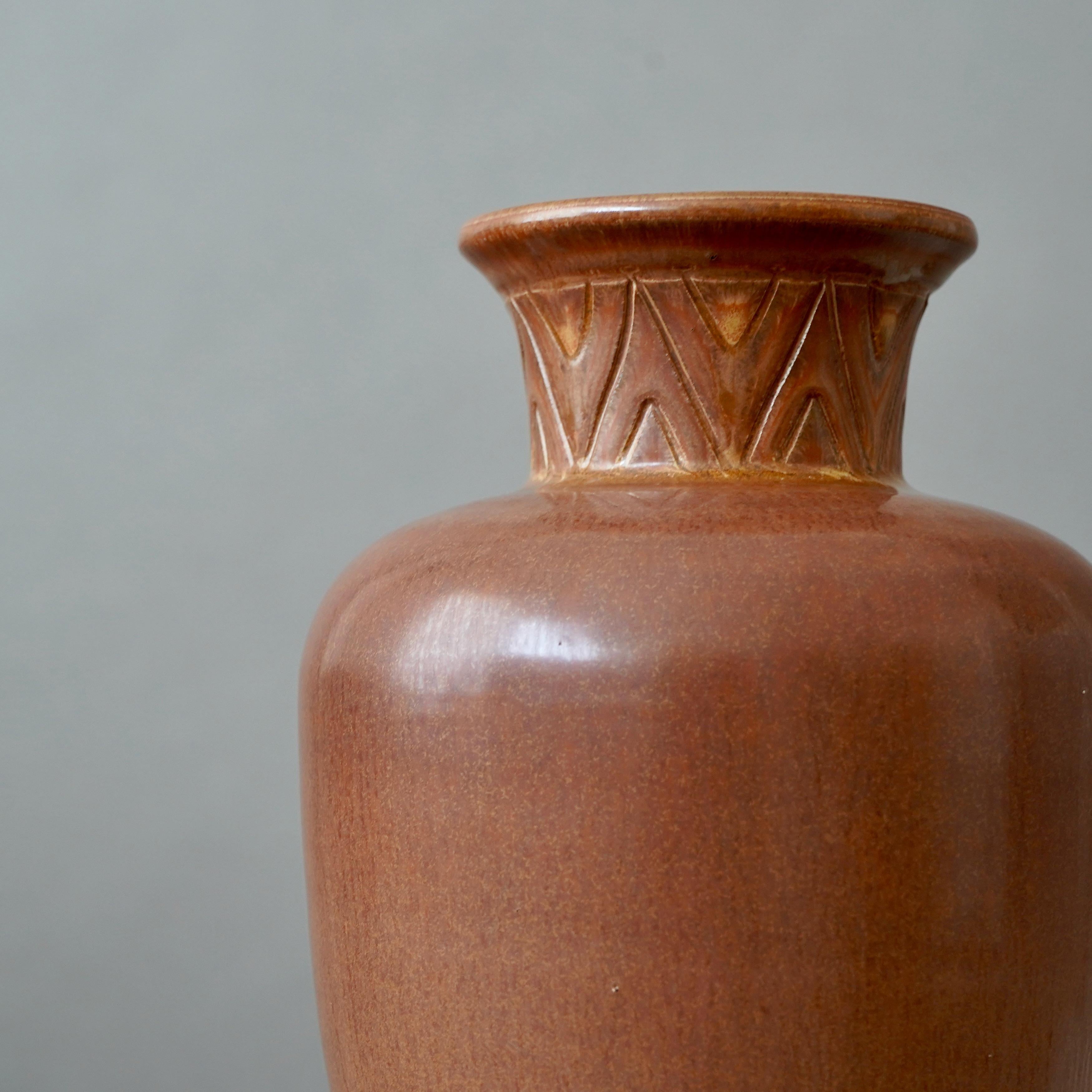 Svedese Vaso in gres marrone di Gunnar Nylund per Rorstrand, Svezia, anni '1940 in vendita