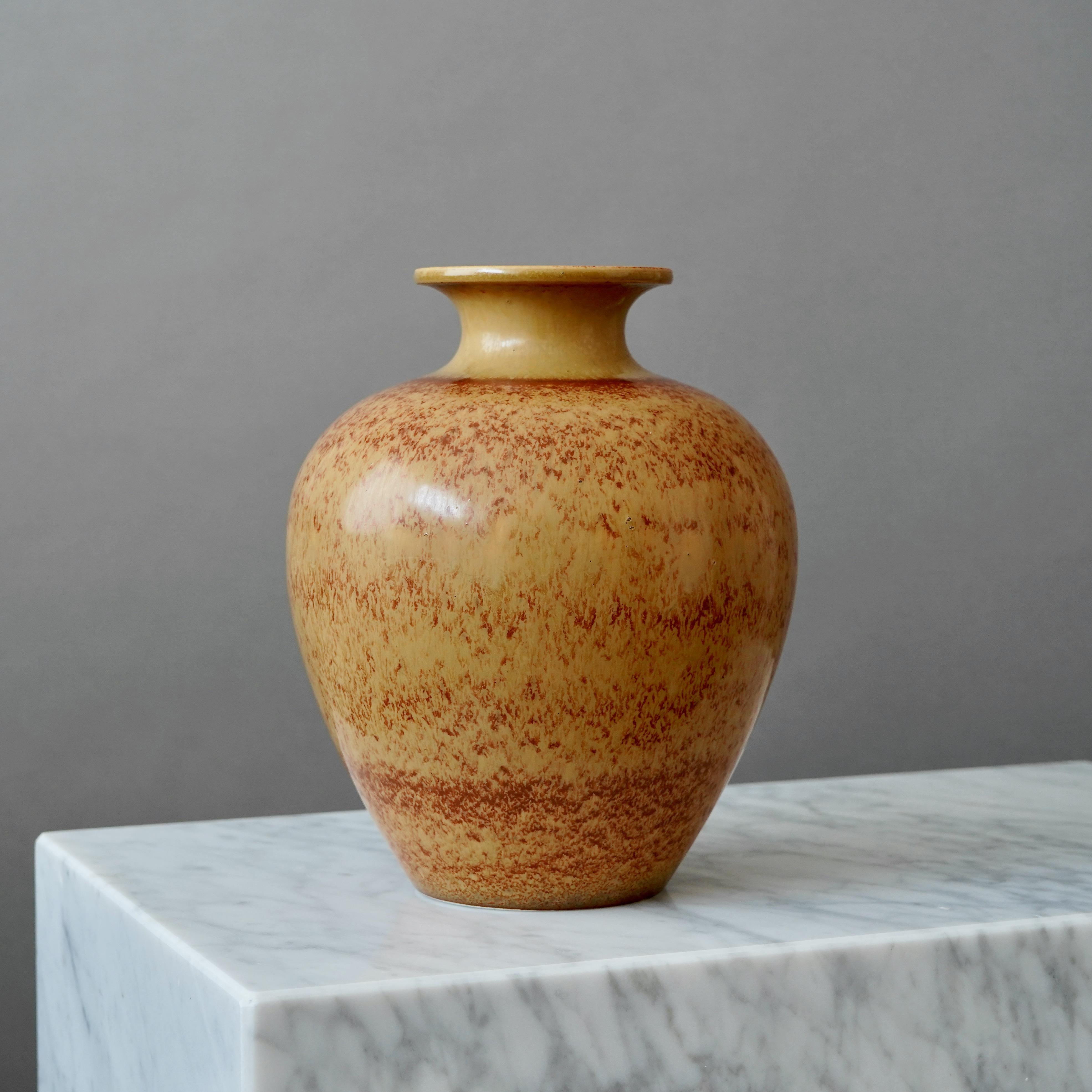 Smaltato Vaso in gres marrone di Gunnar Nylund per Rorstrand, Svezia, anni '1940 in vendita