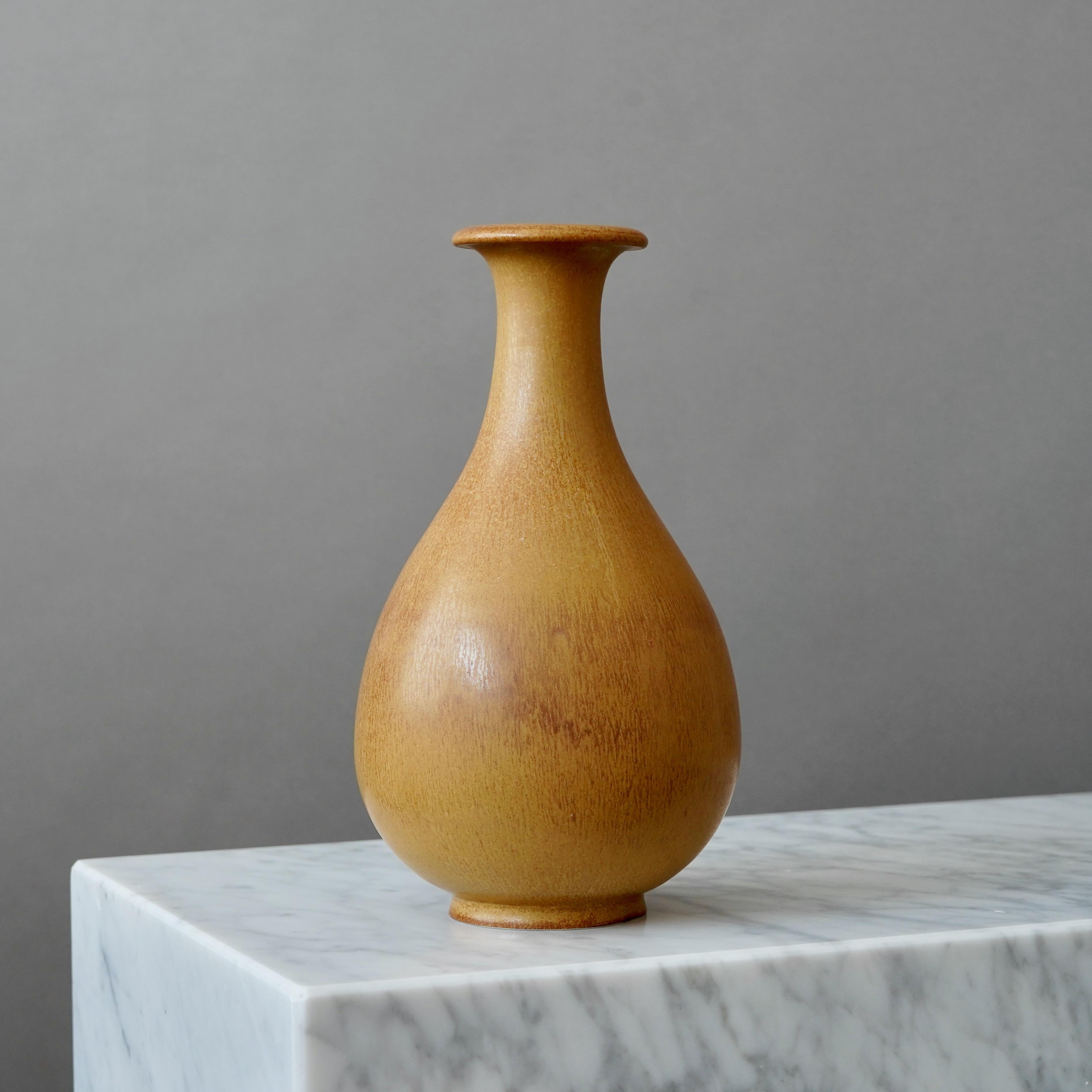 XX secolo Vaso in gres marrone di Gunnar Nylund per Rorstrand, Svezia, anni '1940 in vendita