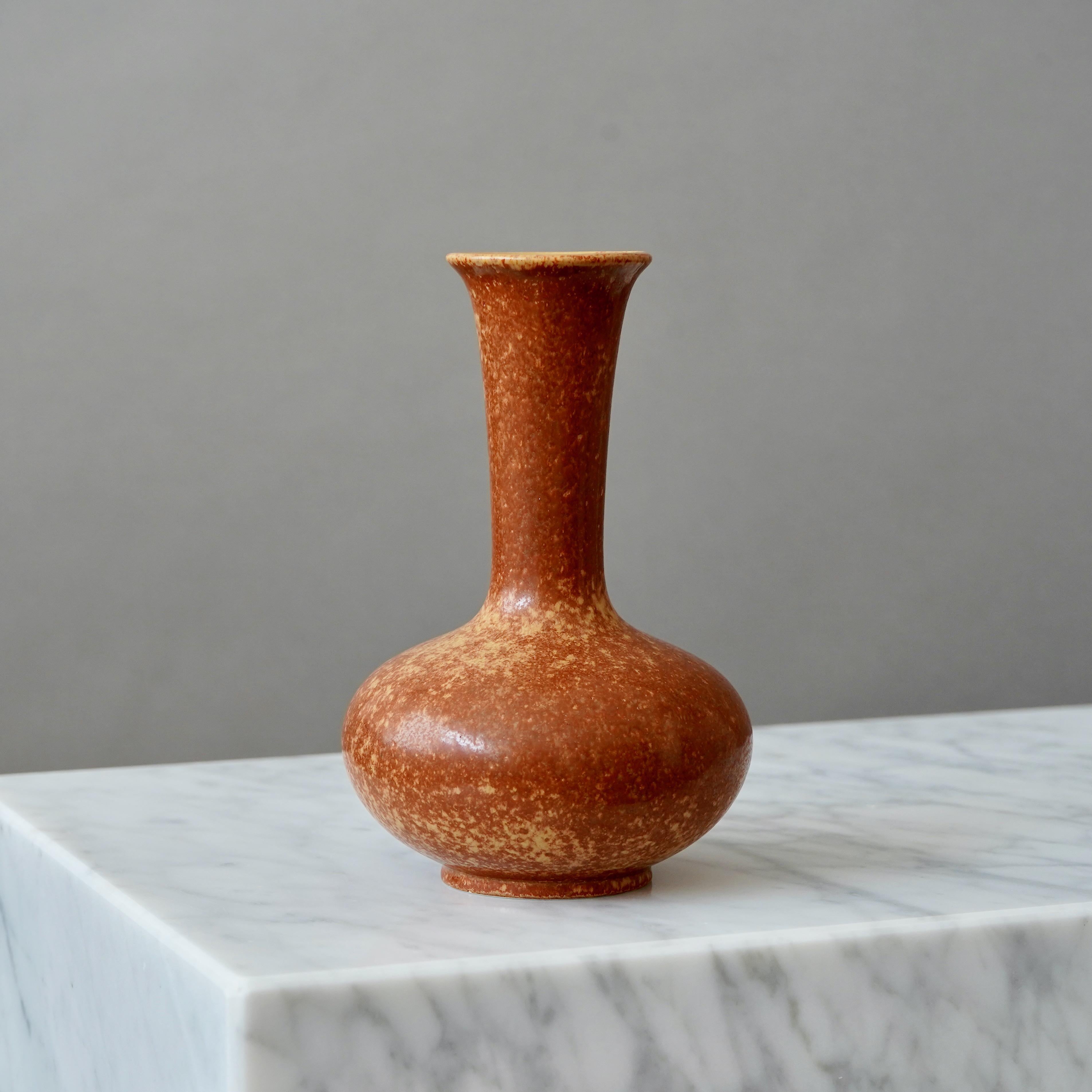 XX secolo Vaso in gres marrone di Gunnar Nylund per Rorstrand, Svezia, anni '1940 in vendita
