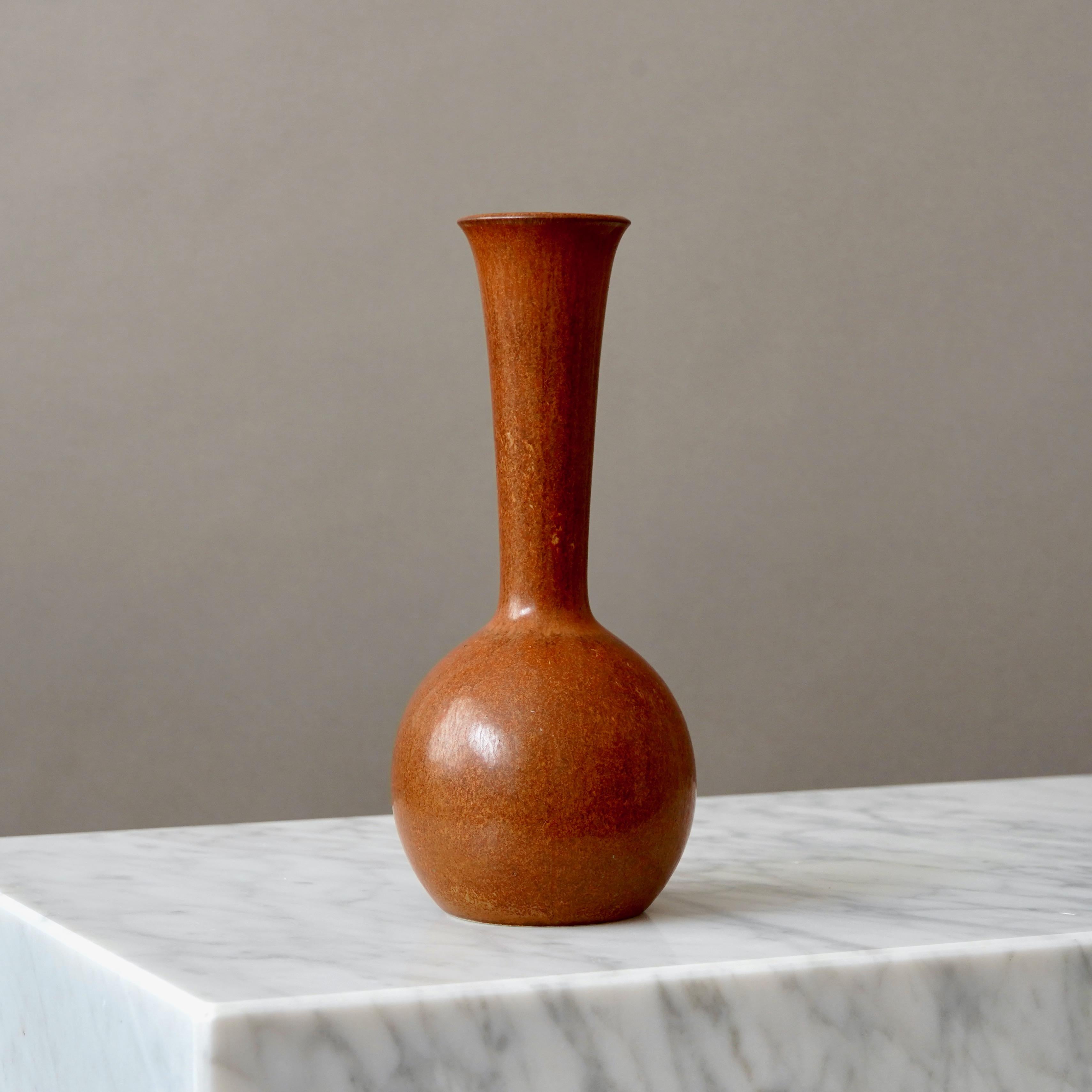 XX secolo Vaso in gres marrone di Gunnar Nylund per Rorstrand, Svezia, anni '1940 in vendita