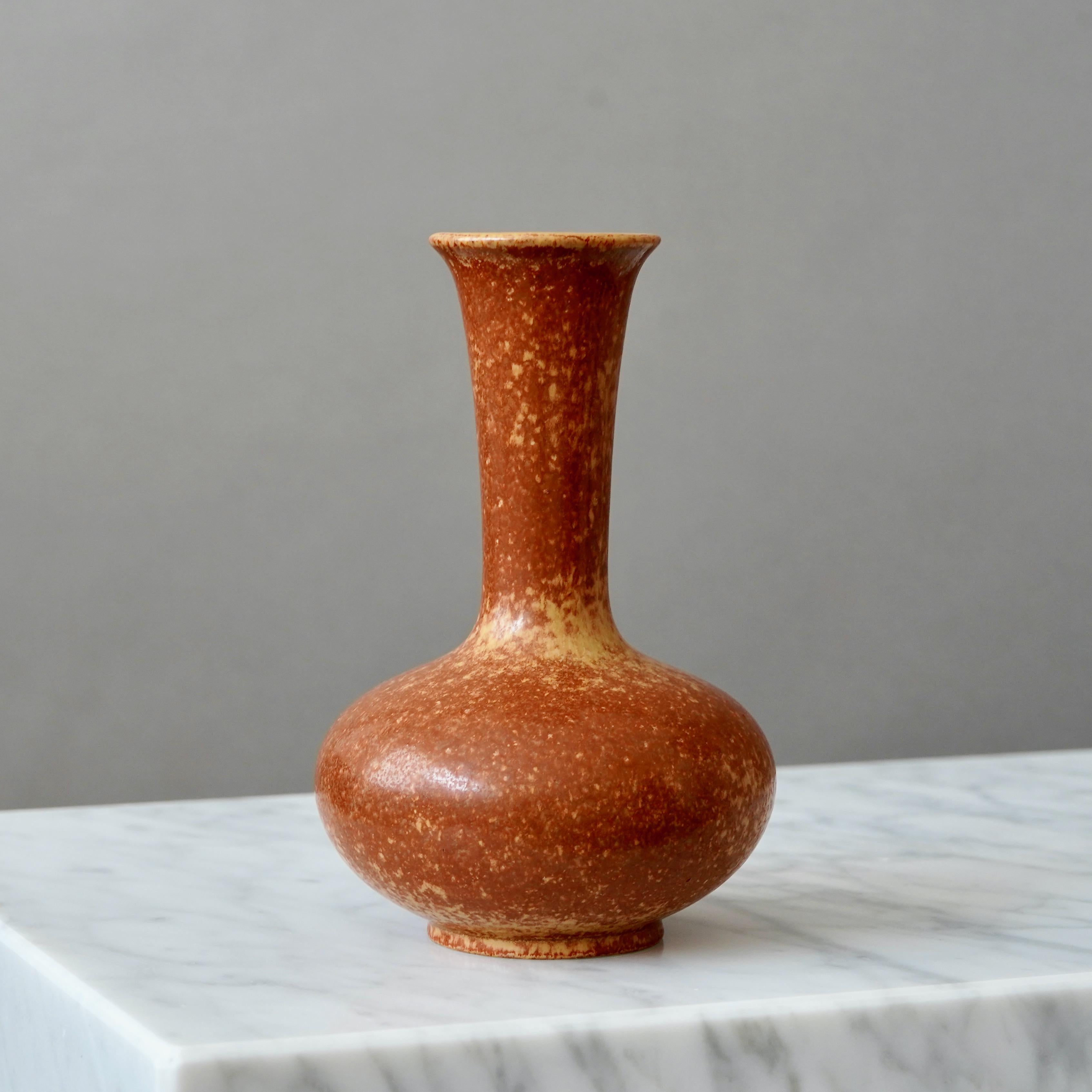 Ceramica Vaso in gres marrone di Gunnar Nylund per Rorstrand, Svezia, anni '1940 in vendita